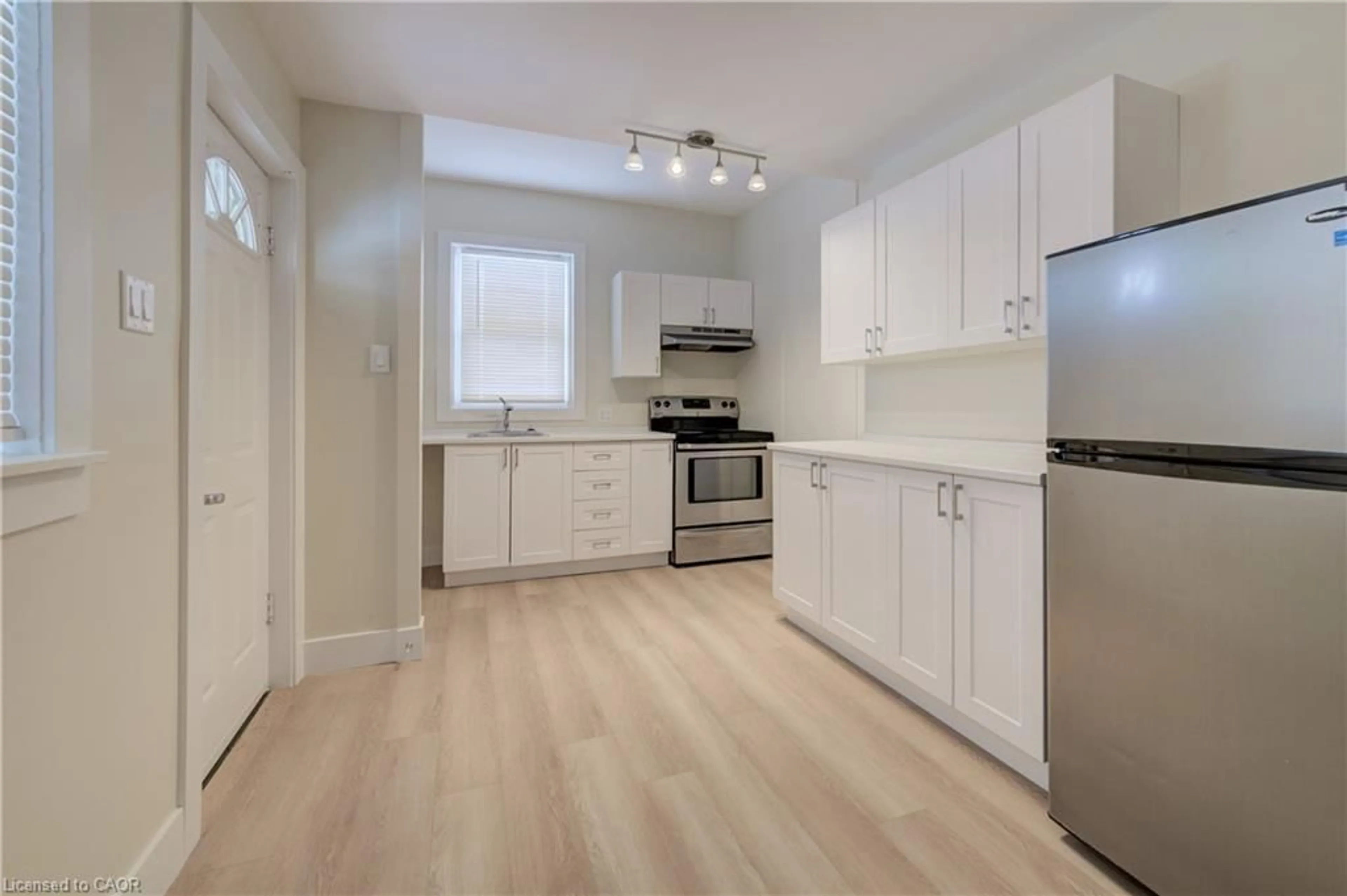 Unknown for 155 Wellington St, Kitchener Ontario N2H 5J9