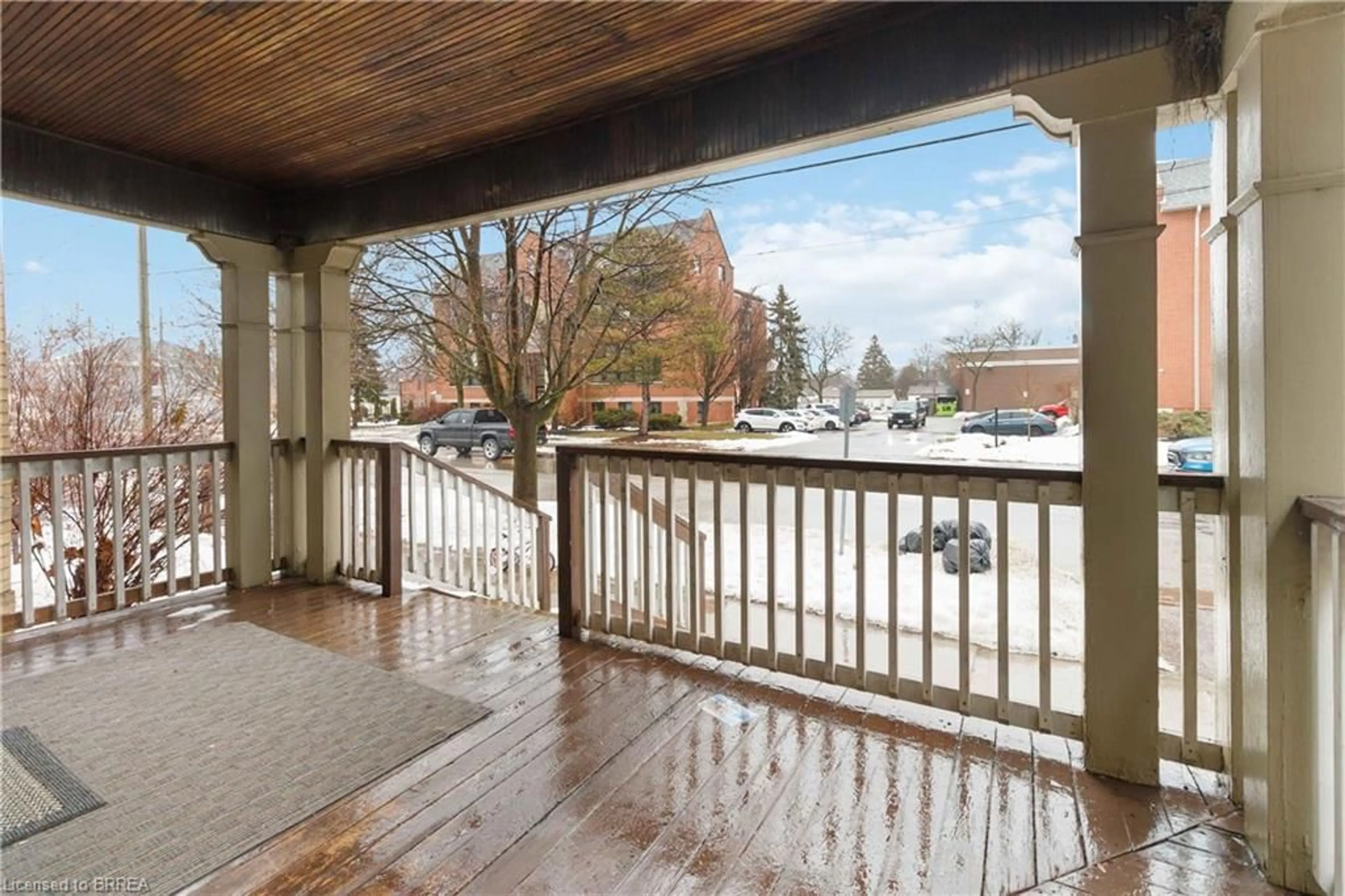 Patio, water/lake/river/ocean view for 74 Pearl St, Brantford Ontario N3T 3N7