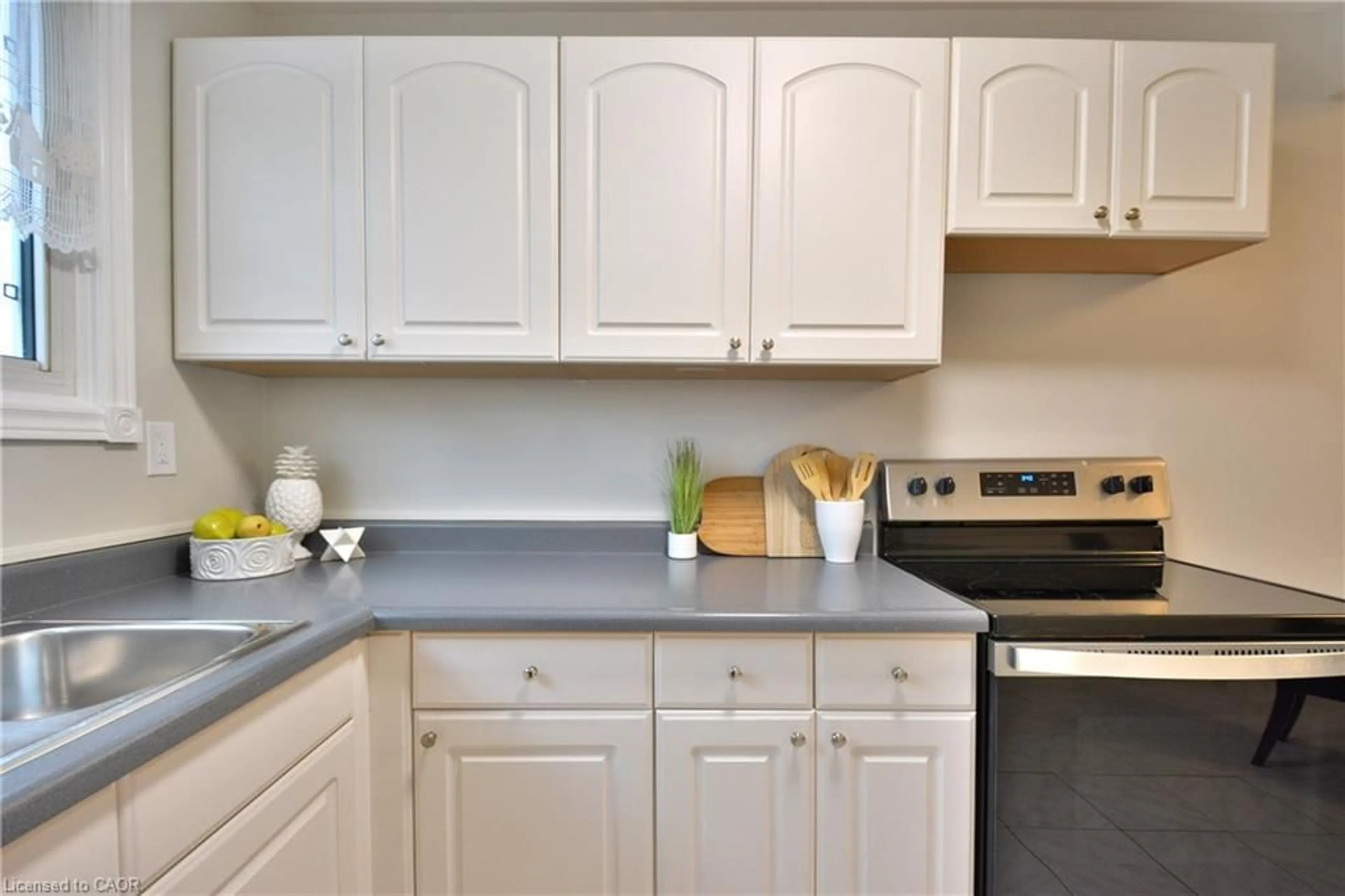 Standard kitchen, unknown for 120 Quigley Rd #5, Hamilton Ontario L8K 6L4