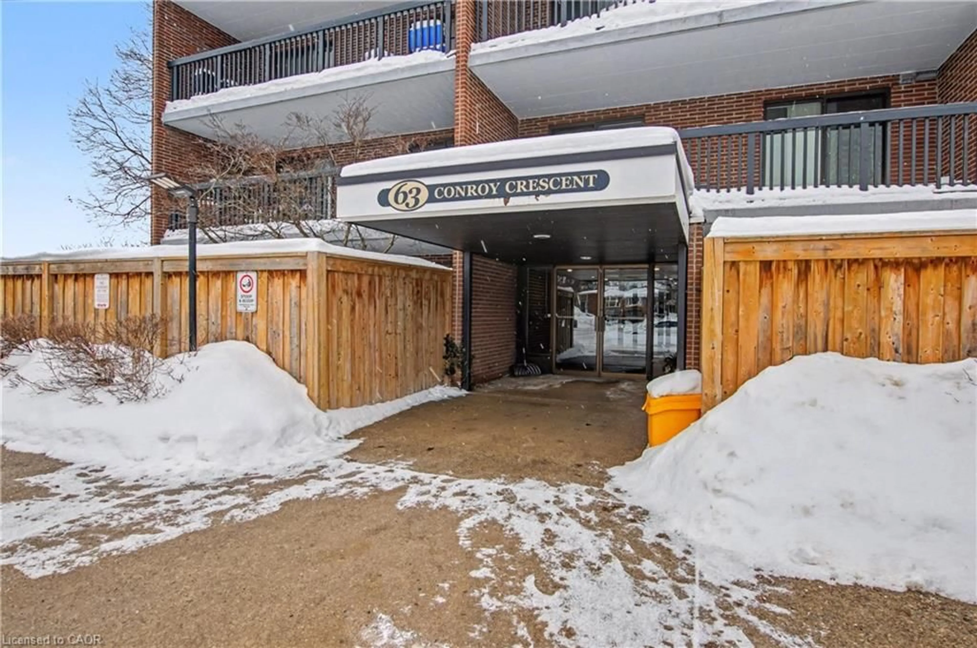 Indoor foyer for 63 Conroy Cres #52, Guelph Ontario N1G 2V5