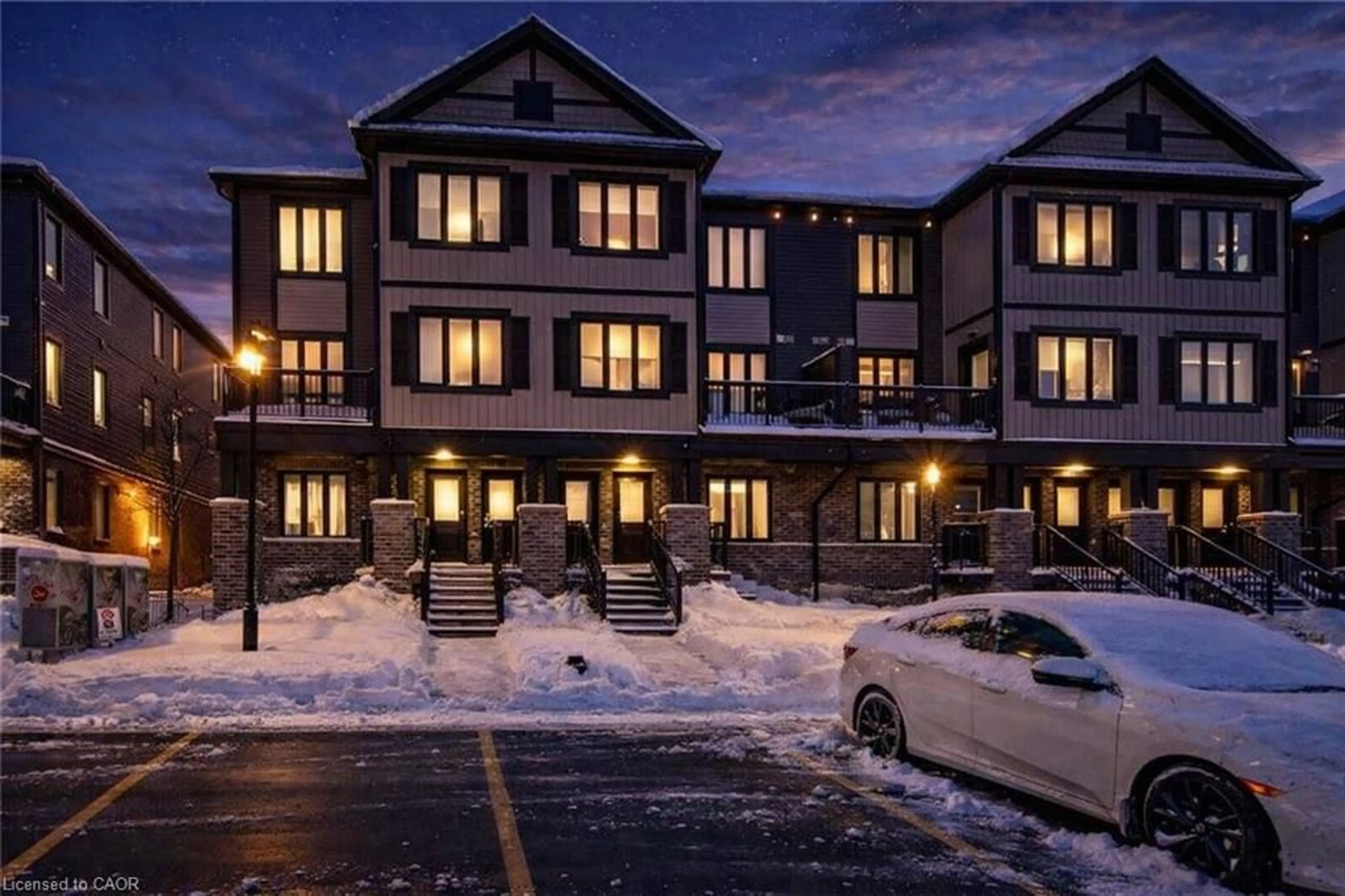 Patio, unknown for 160 Rochefort St #B4, Kitchener Ontario N2R 0P5