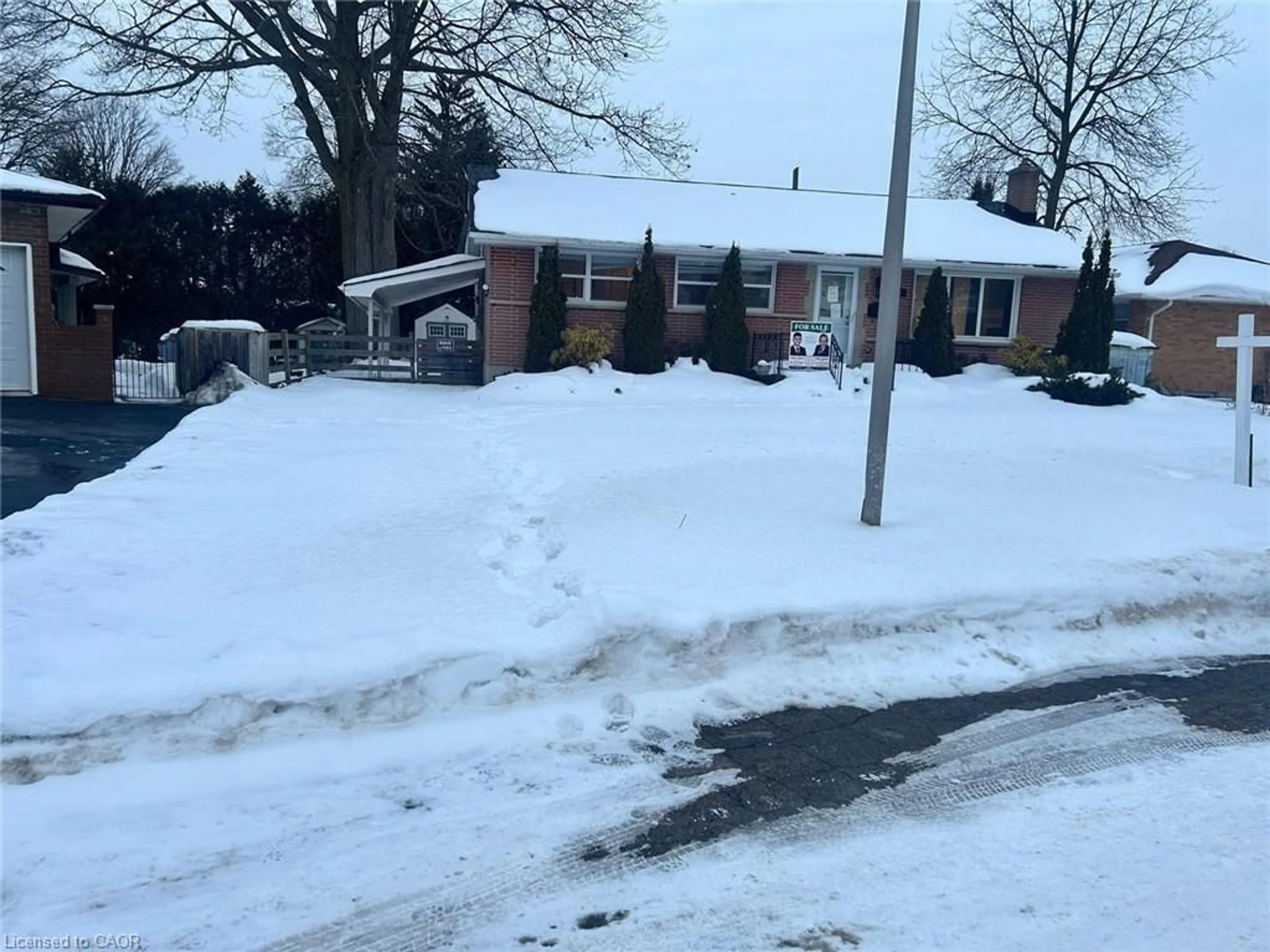 Blurry image for 122 Fundy Ave, London Ontario N5W 1R9