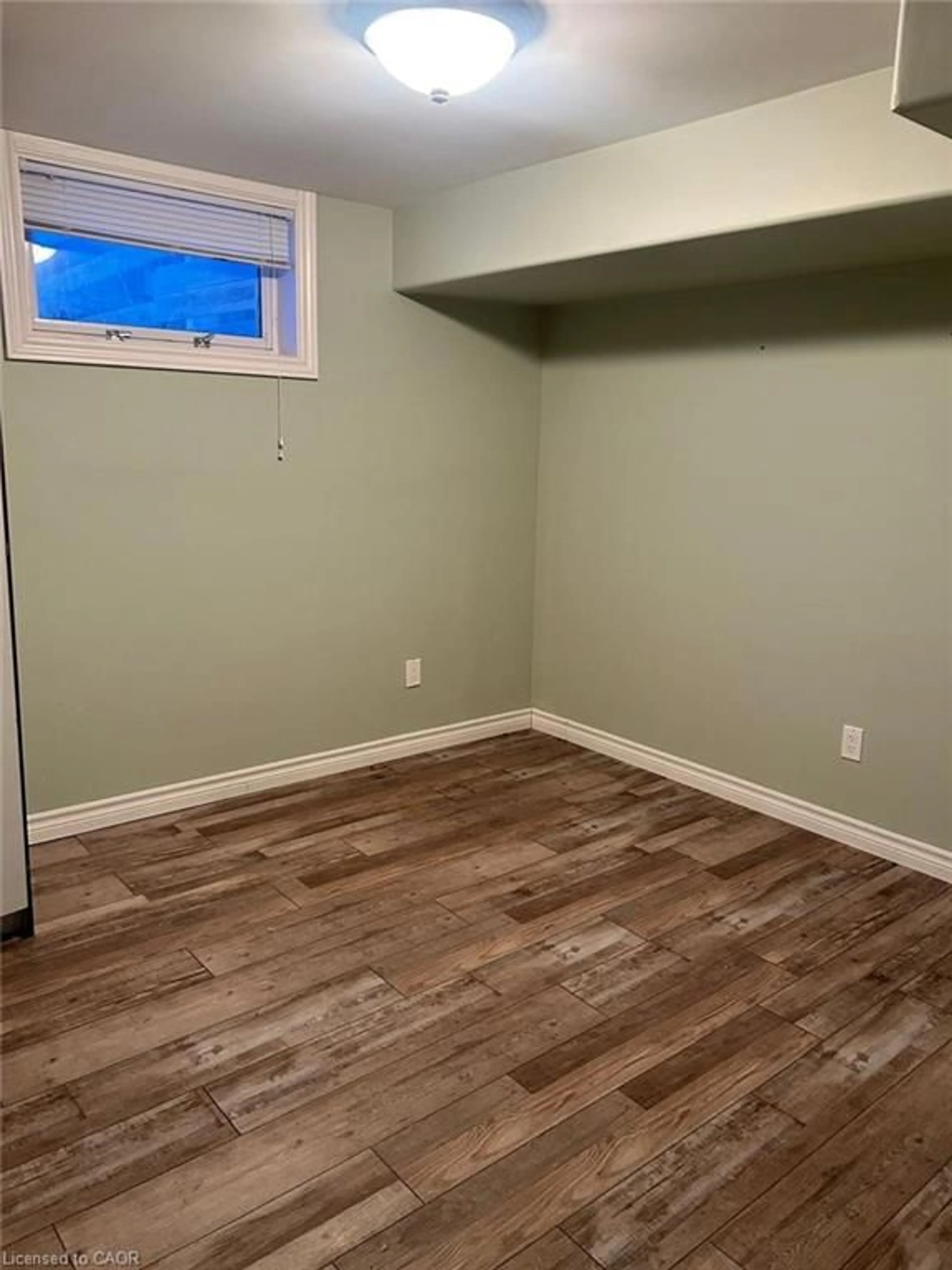 A pic of a room for 122 Fundy Ave, London Ontario N5W 1R9