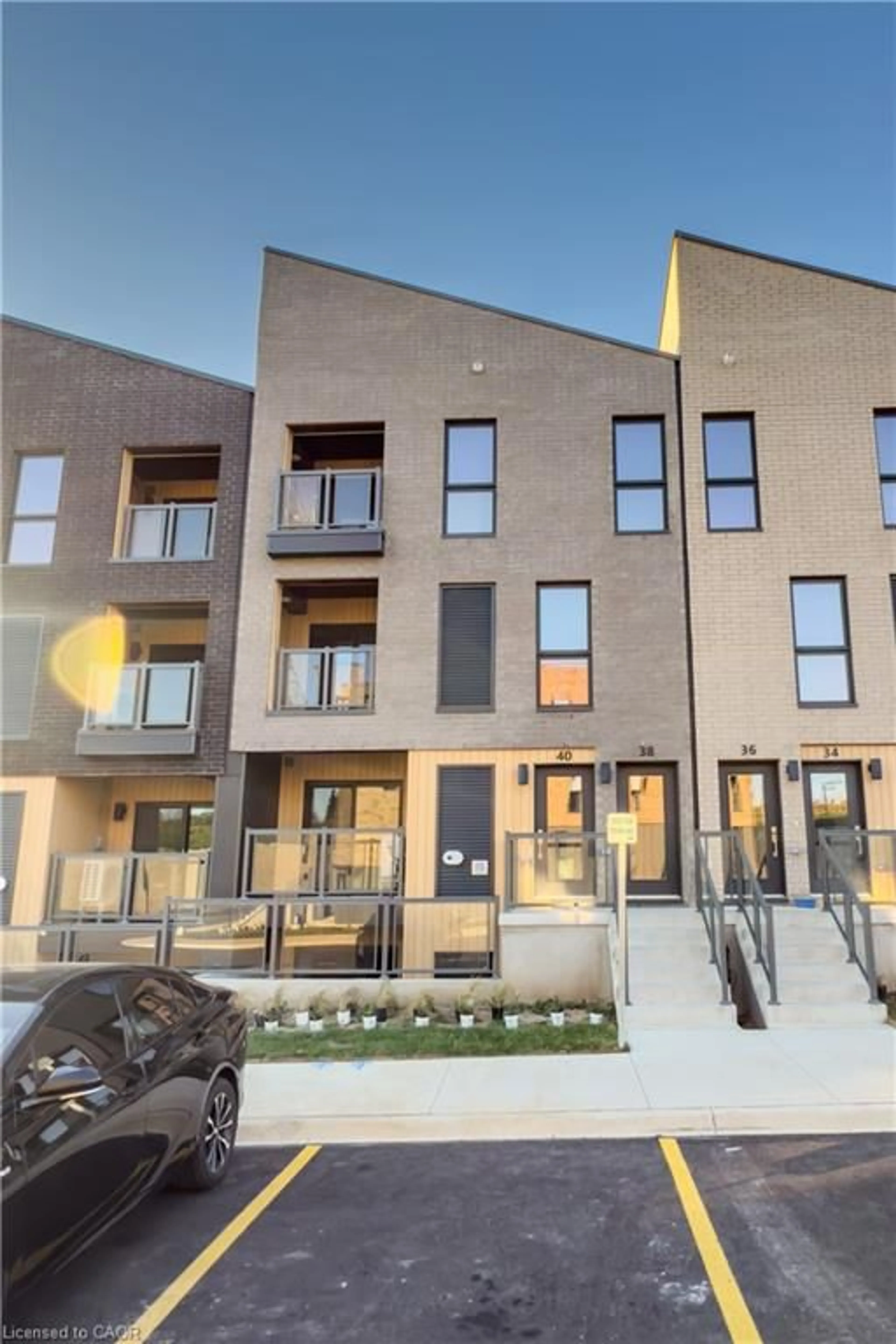 A pic from outside/outdoor area/front of a property/back of a property/a pic from drone, street for 38 Urbane Blvd, Kitchener Ontario N2E 0H8