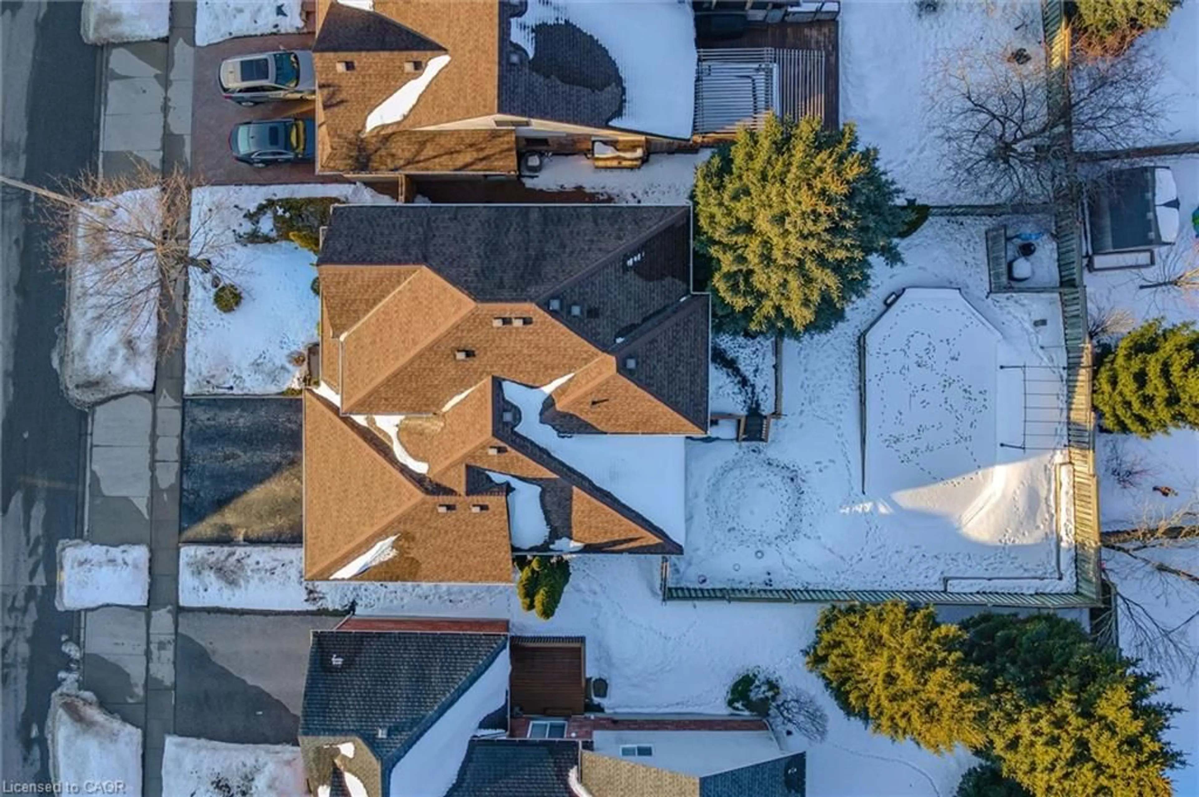 A pic from outside/outdoor area/front of a property/back of a property/a pic from drone, street for 171 Endeavour Dr, Cambridge Ontario N3C 4C9