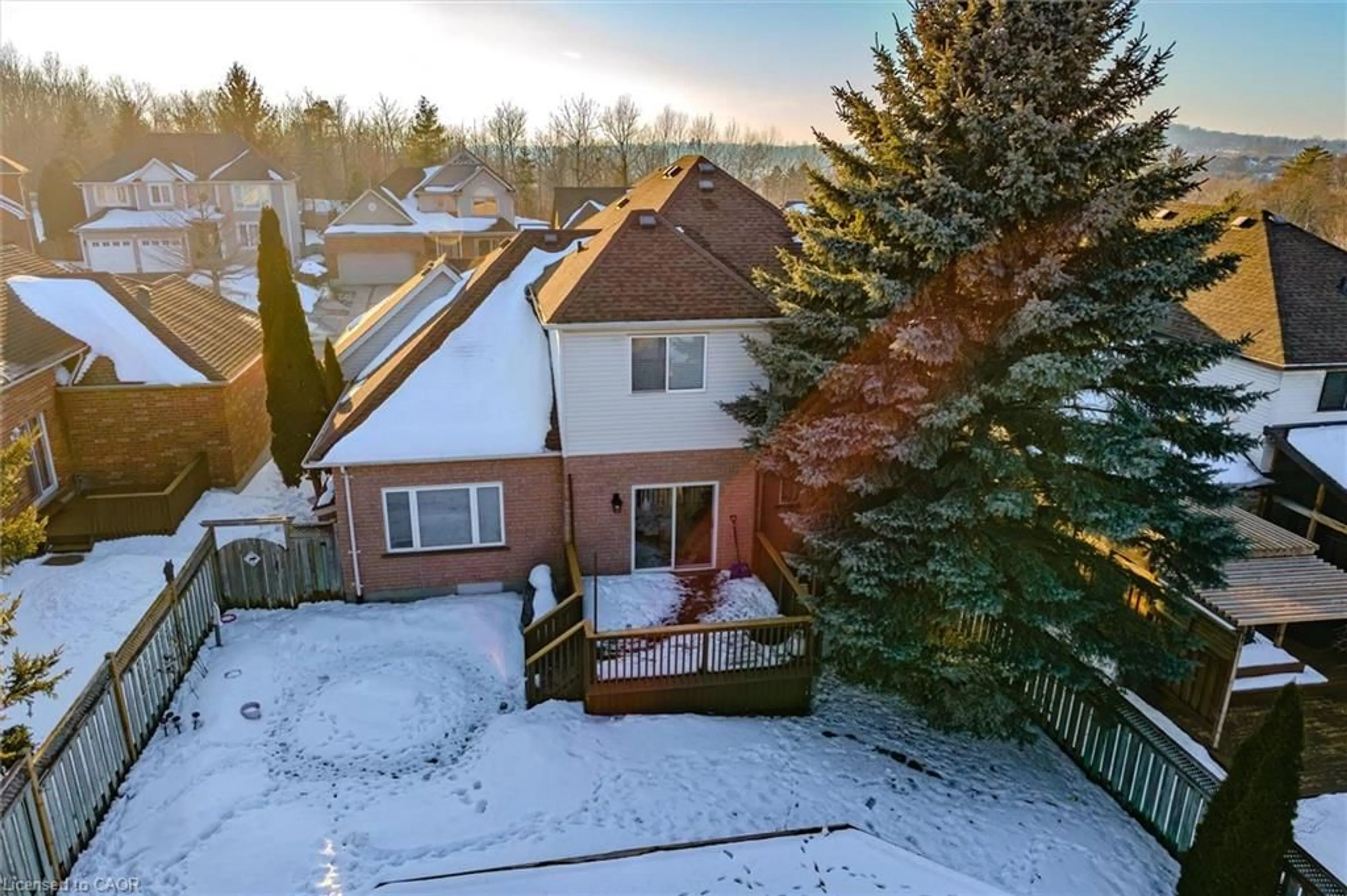 A pic from outside/outdoor area/front of a property/back of a property/a pic from drone, mountain view for 171 Endeavour Dr, Cambridge Ontario N3C 4C9