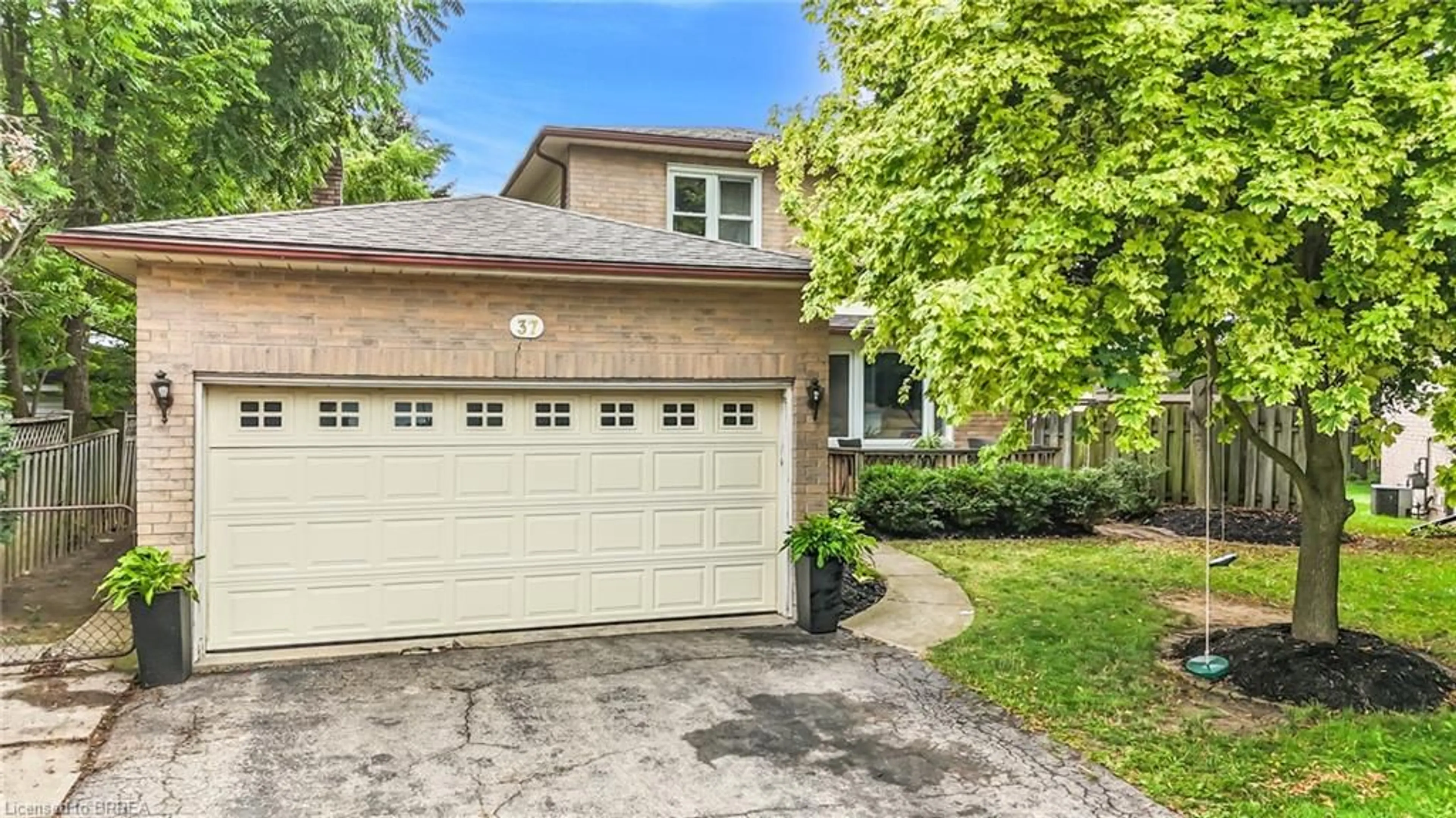 Home with brick exterior material, street for 37 Rose Crt, Paris Ontario N3L 3T9