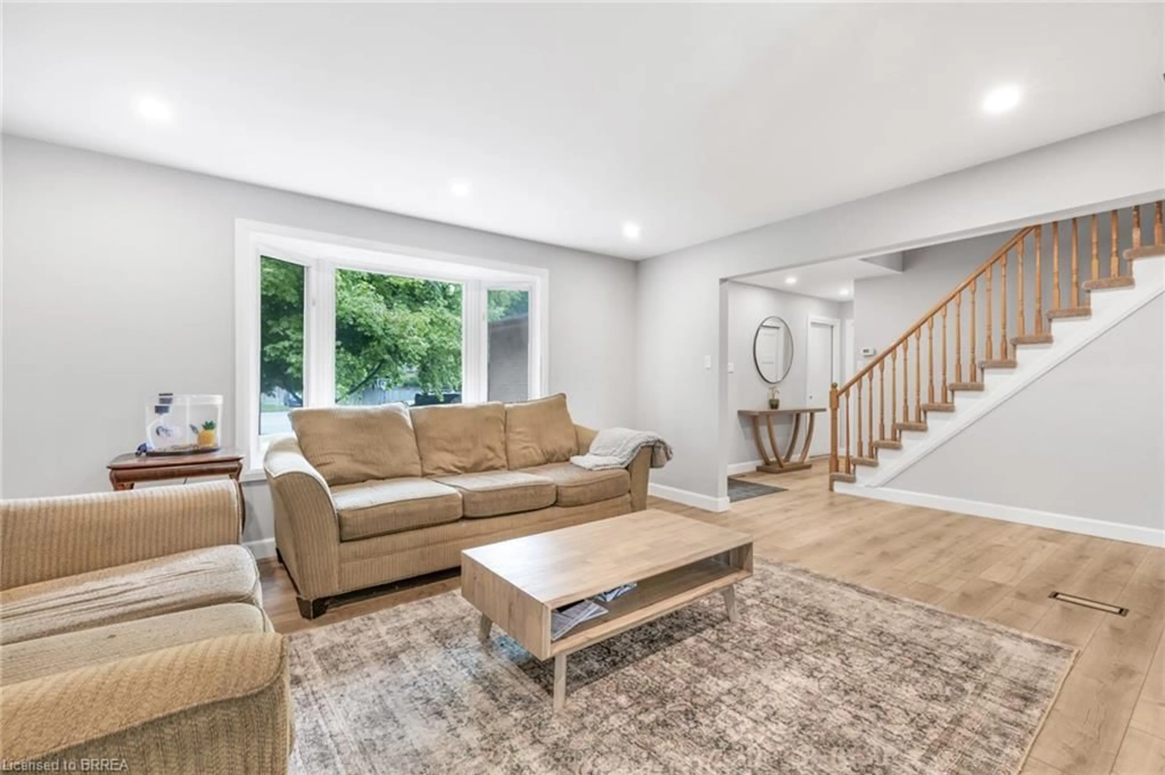 Living room with furniture, unknown for 37 Rose Crt, Paris Ontario N3L 3T9