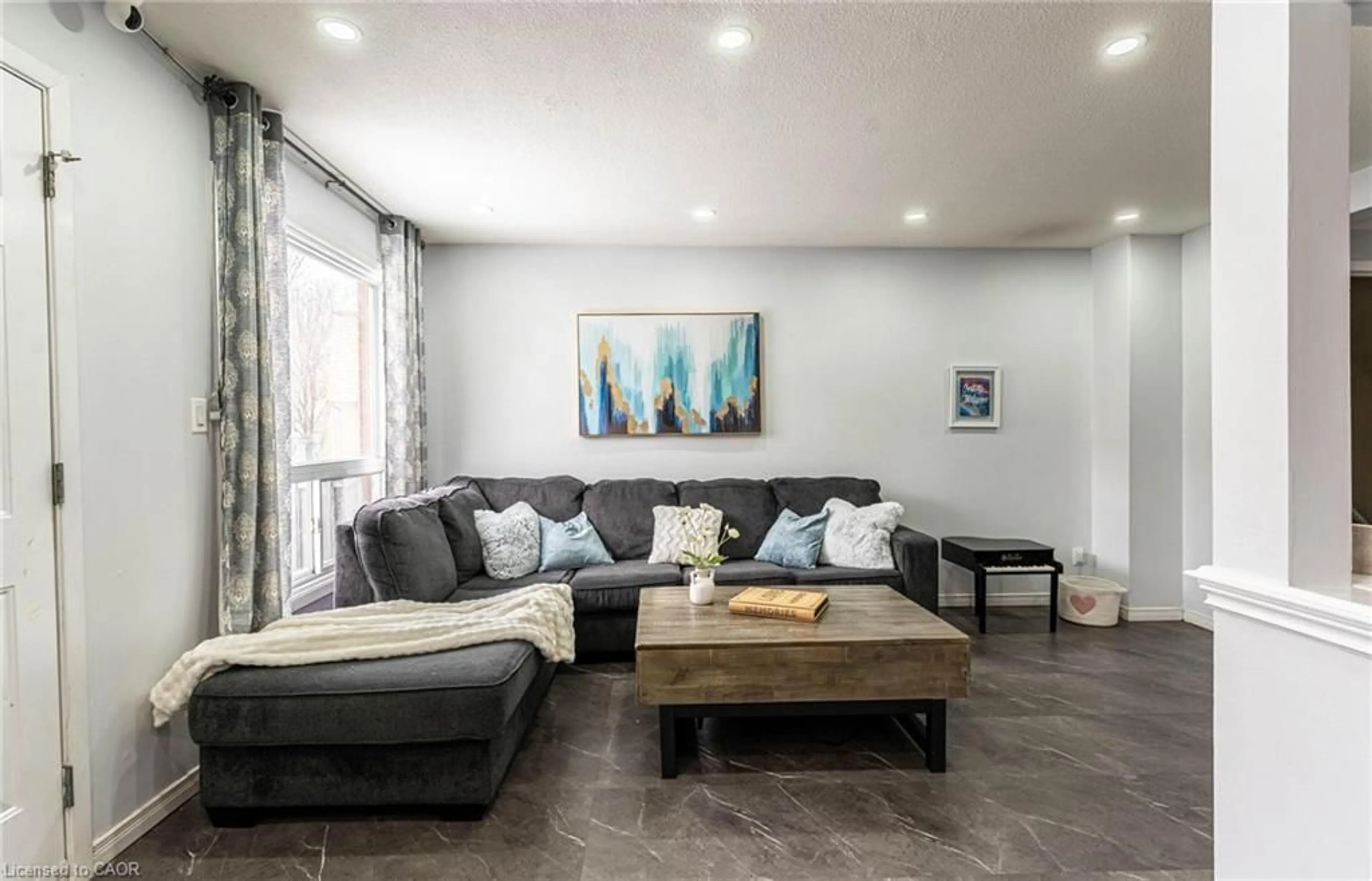 Living room with furniture, unknown for 899 Stone Church Rd #4, Hamilton Ontario L8W 1B2