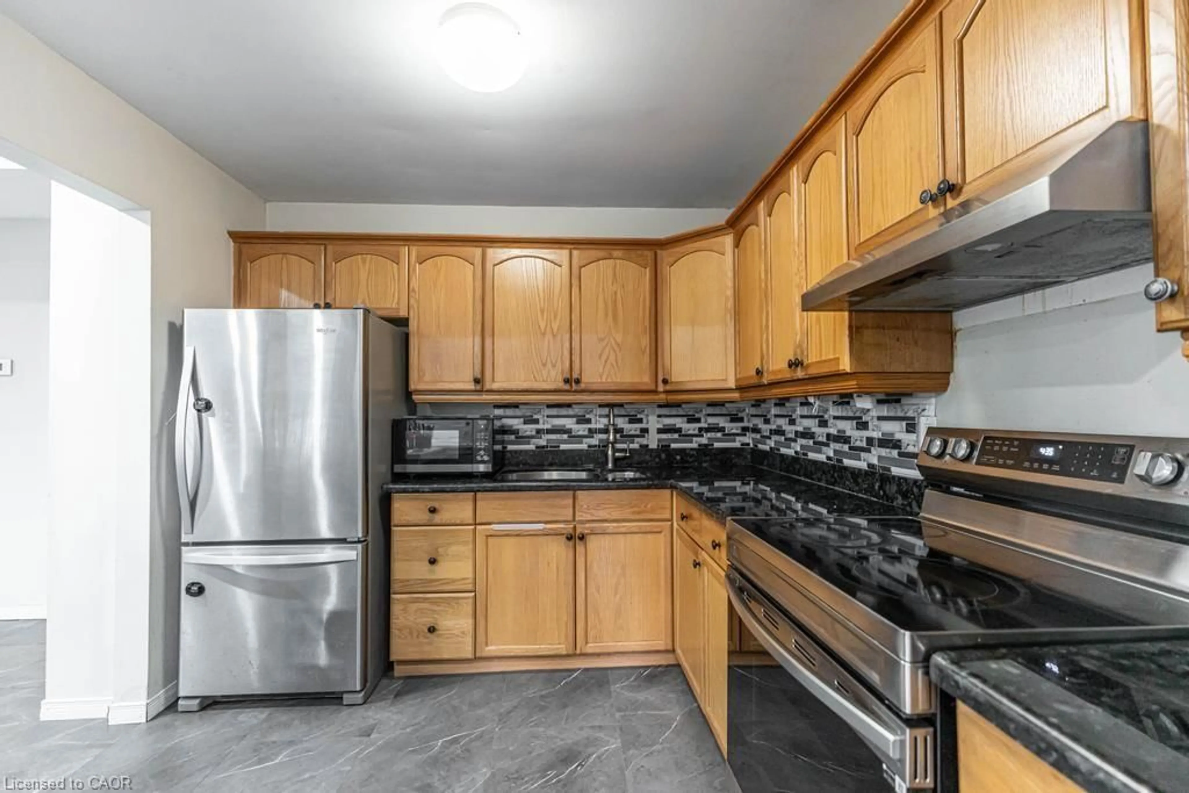 Standard kitchen, ceramic/tile floor for 899 Stone Church Rd #4, Hamilton Ontario L8W 1B2
