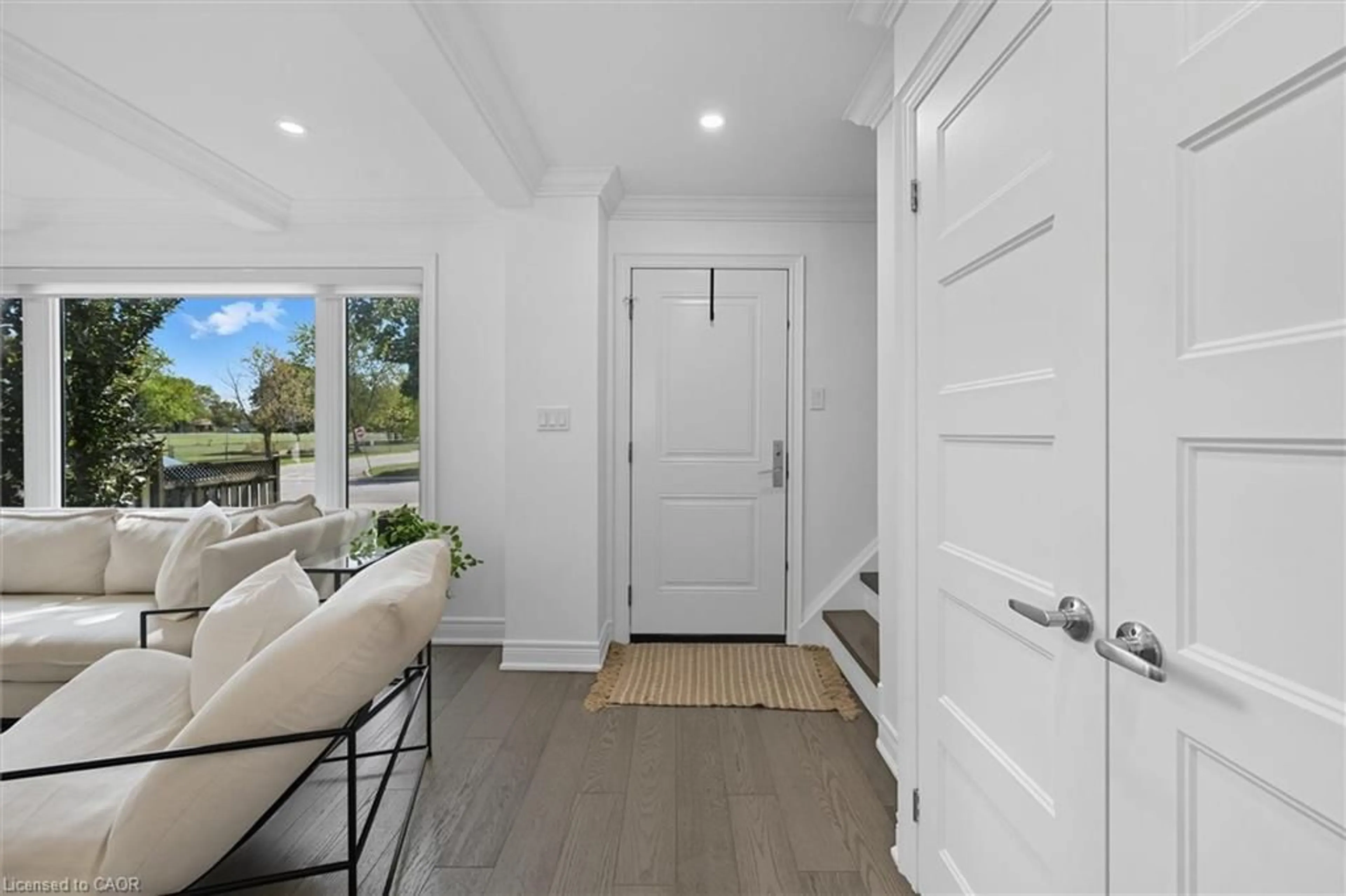 Indoor entryway for 62 Berko Ave, Hamilton Ontario L8V 2R2