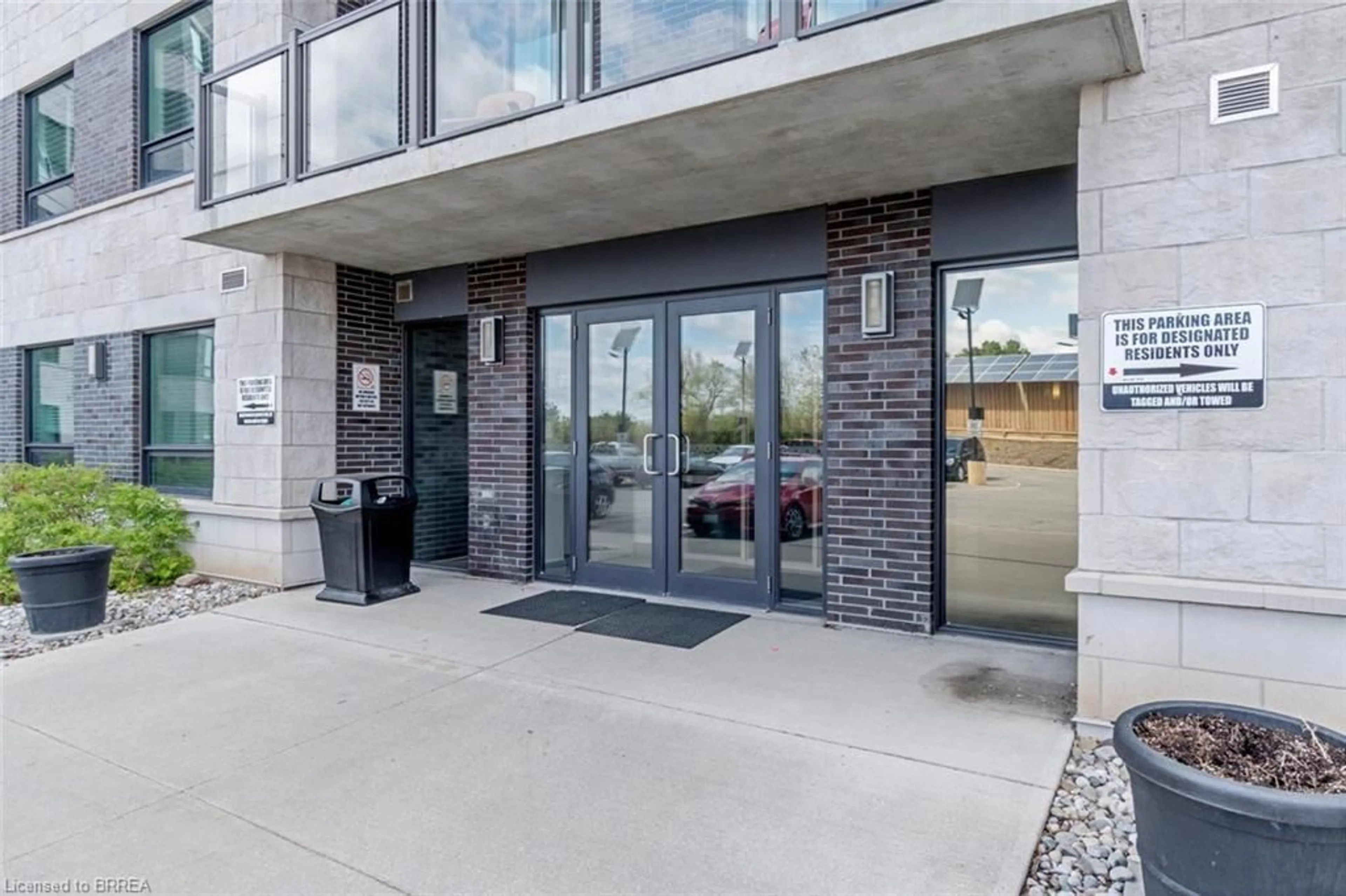 Indoor foyer for 383 Main St #308, Milton Ontario L9T 8K8