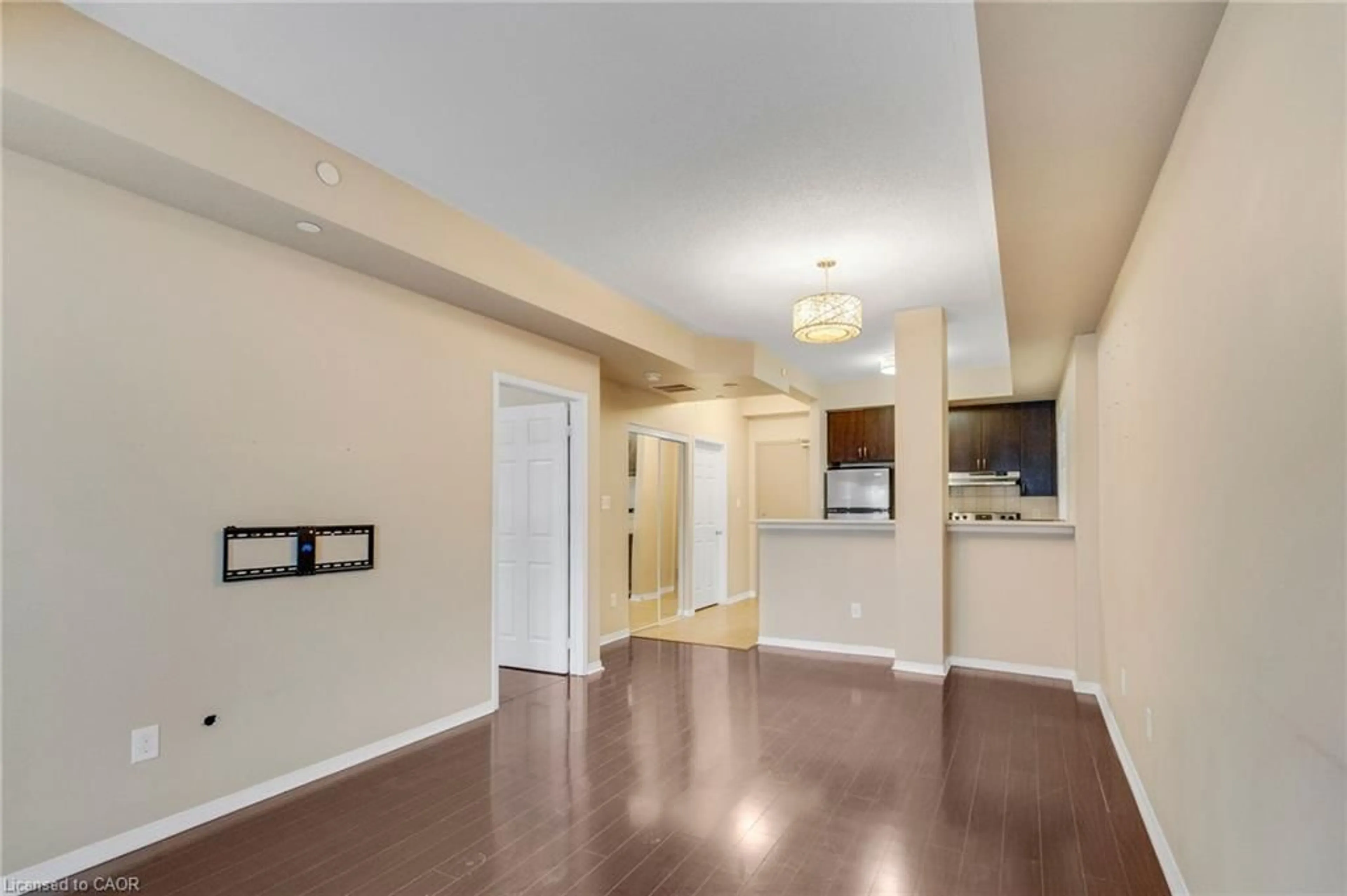 Indoor foyer for 5150 Winston Churchill Blvd #101, Peel Ontario L5M 0P1