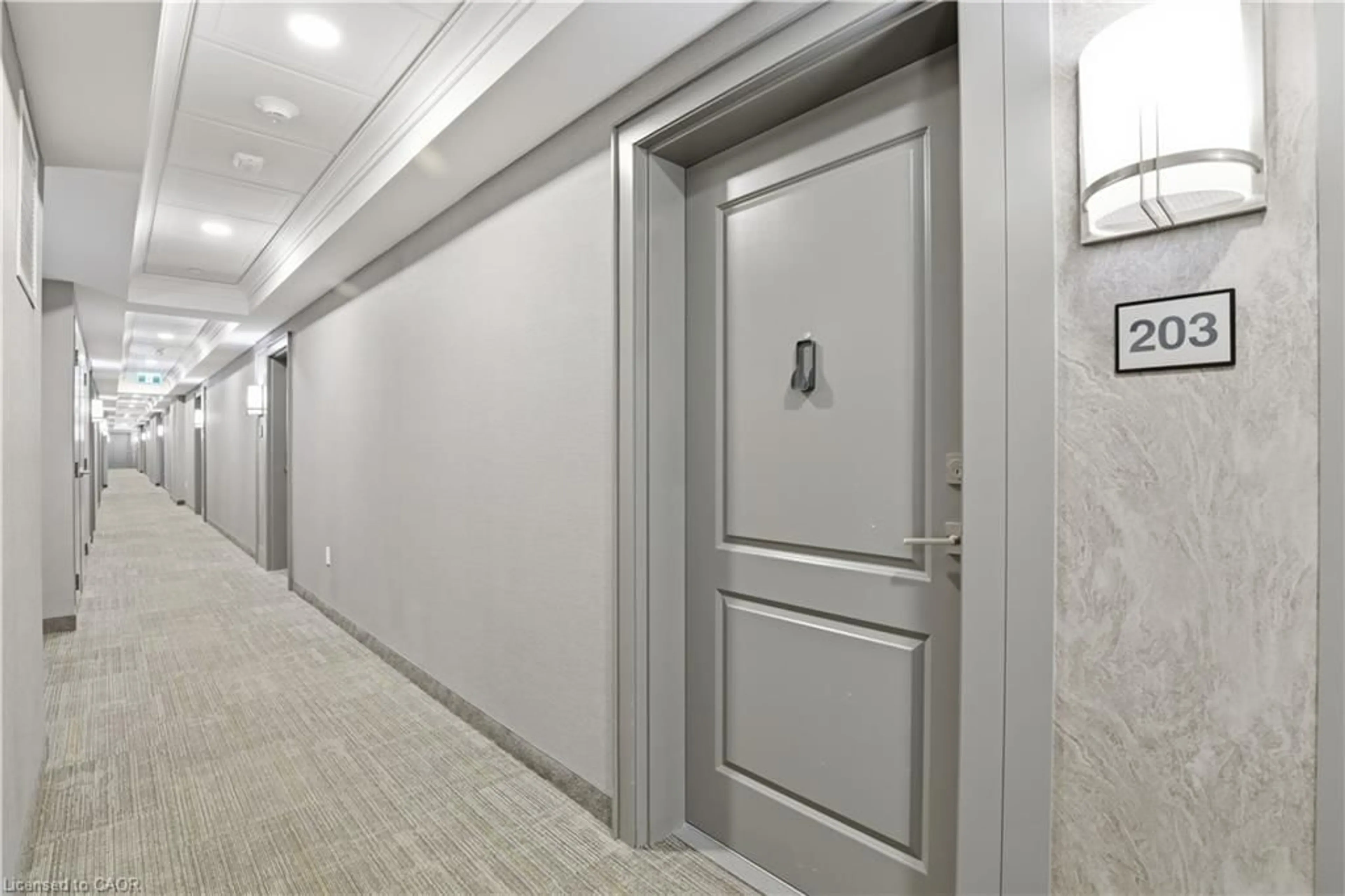 Indoor foyer for 5055 Greenlane Rd #203, Beamsville Ontario L3J 2J3