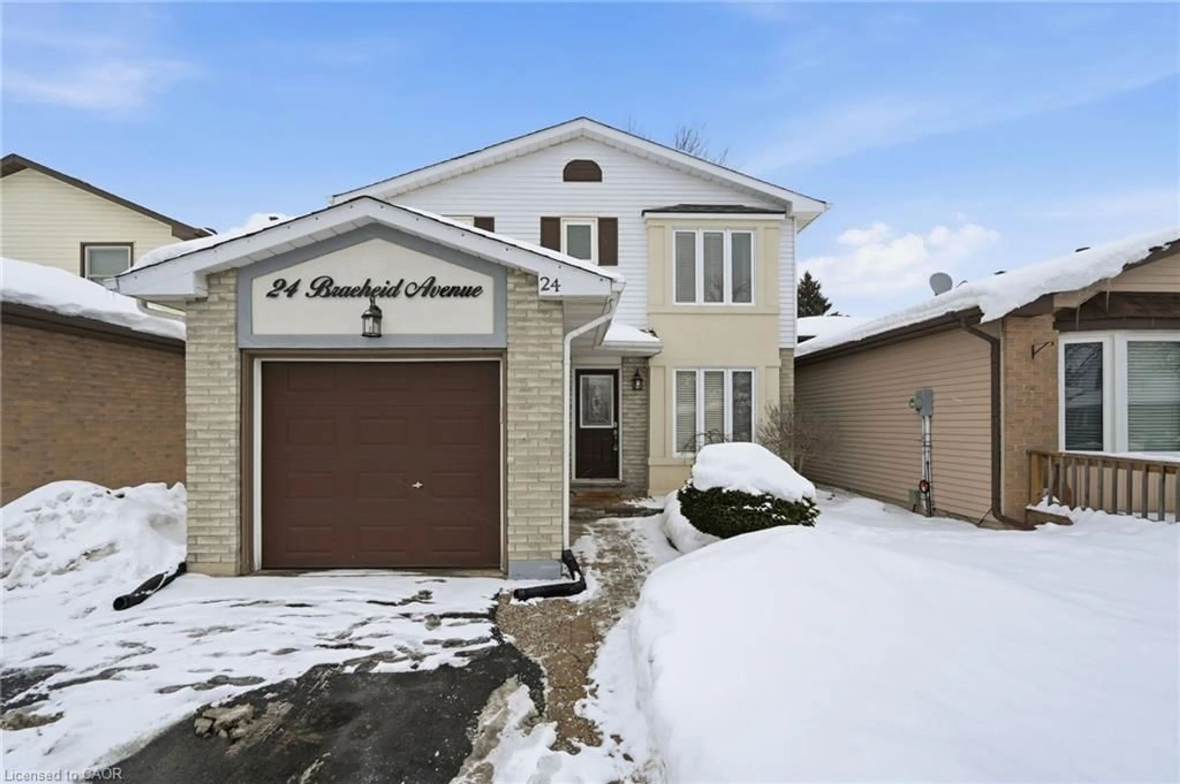 Indoor foyer for 24 Braeheid Ave, Waterdown Ontario L8B 0C5