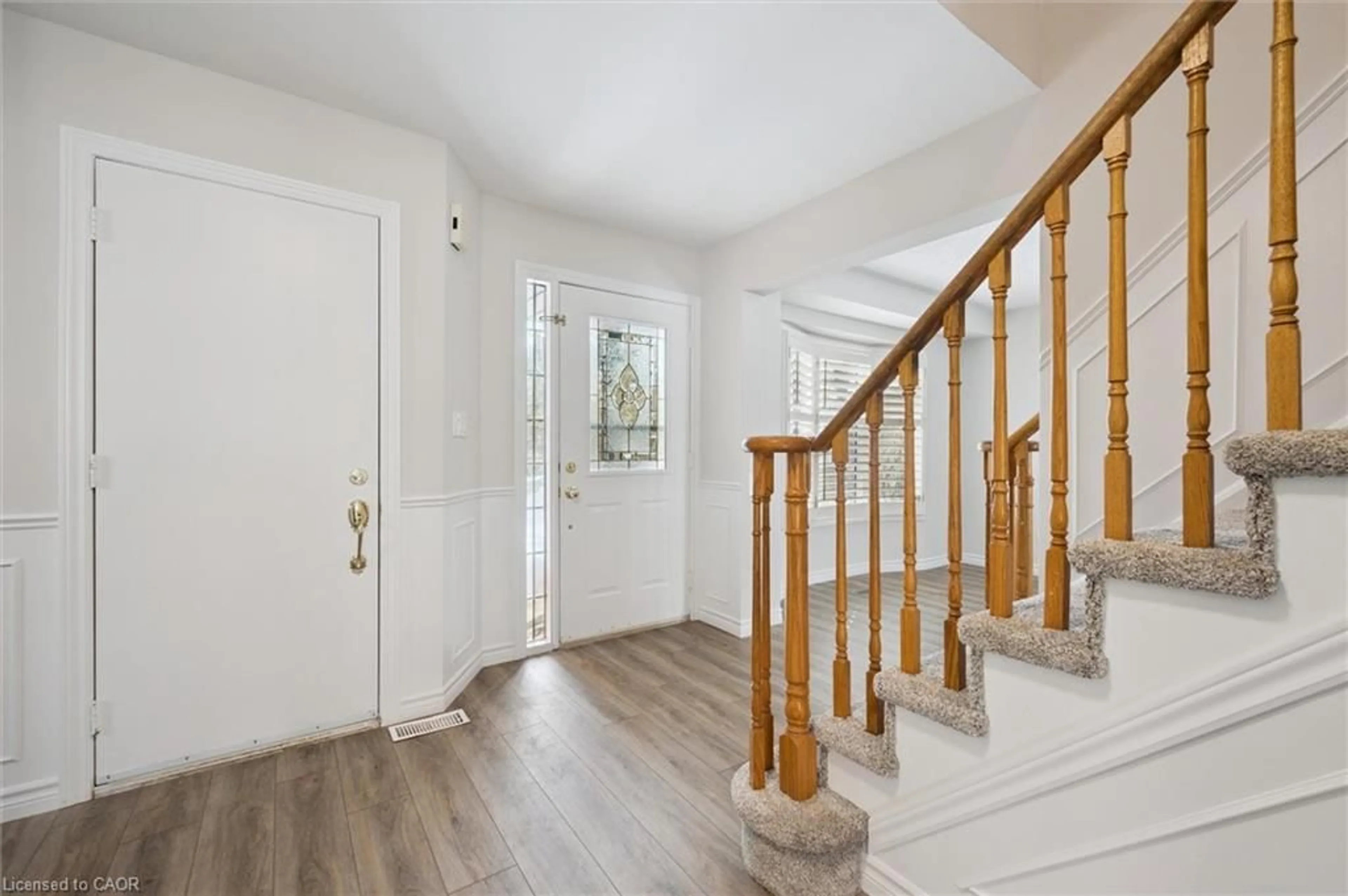 Indoor entryway for 415 Black St, Fergus Ontario N1M 3M7