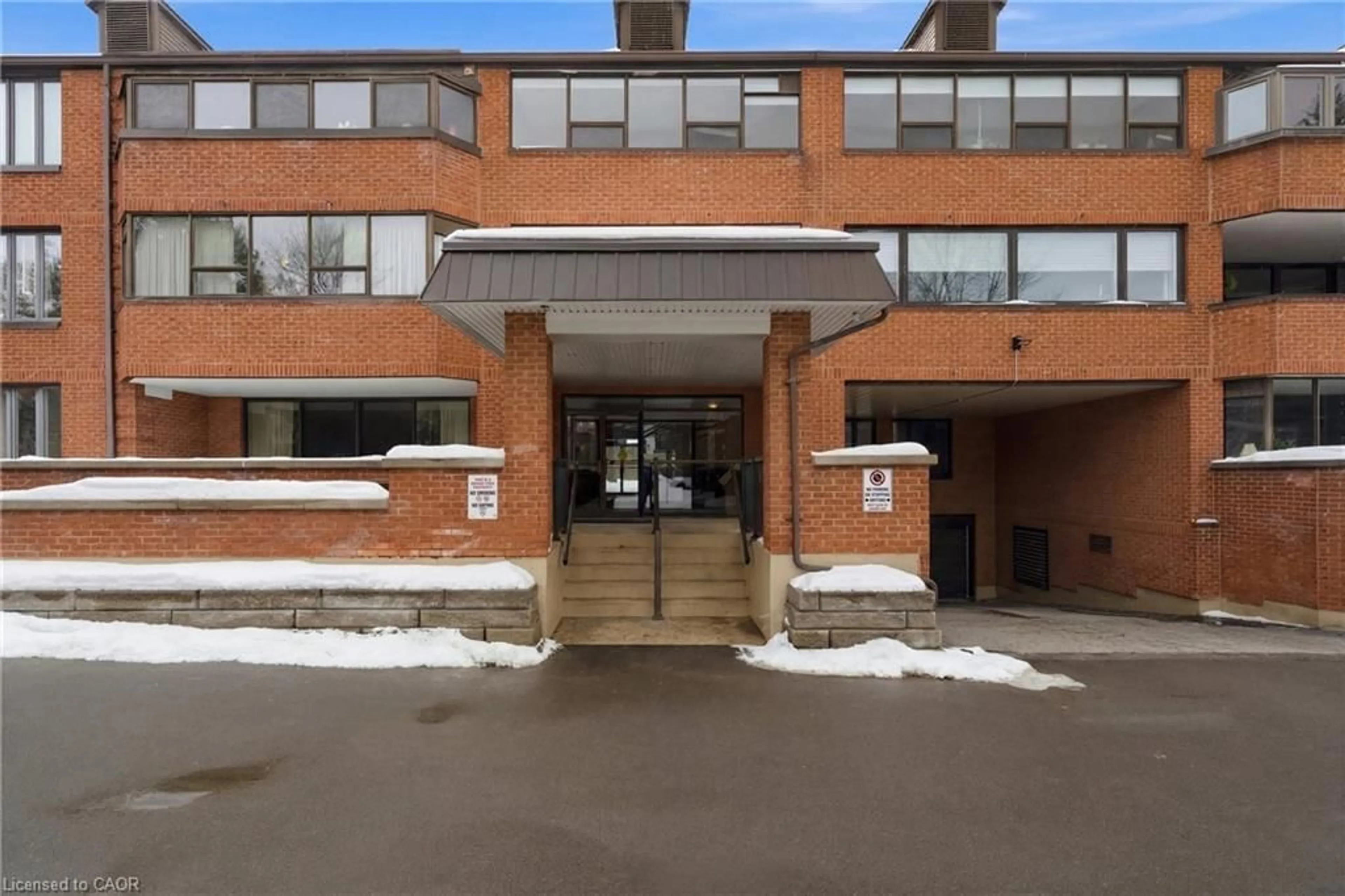 Indoor foyer for 150 Wilson St #306, Ancaster Ontario L8R 1E2