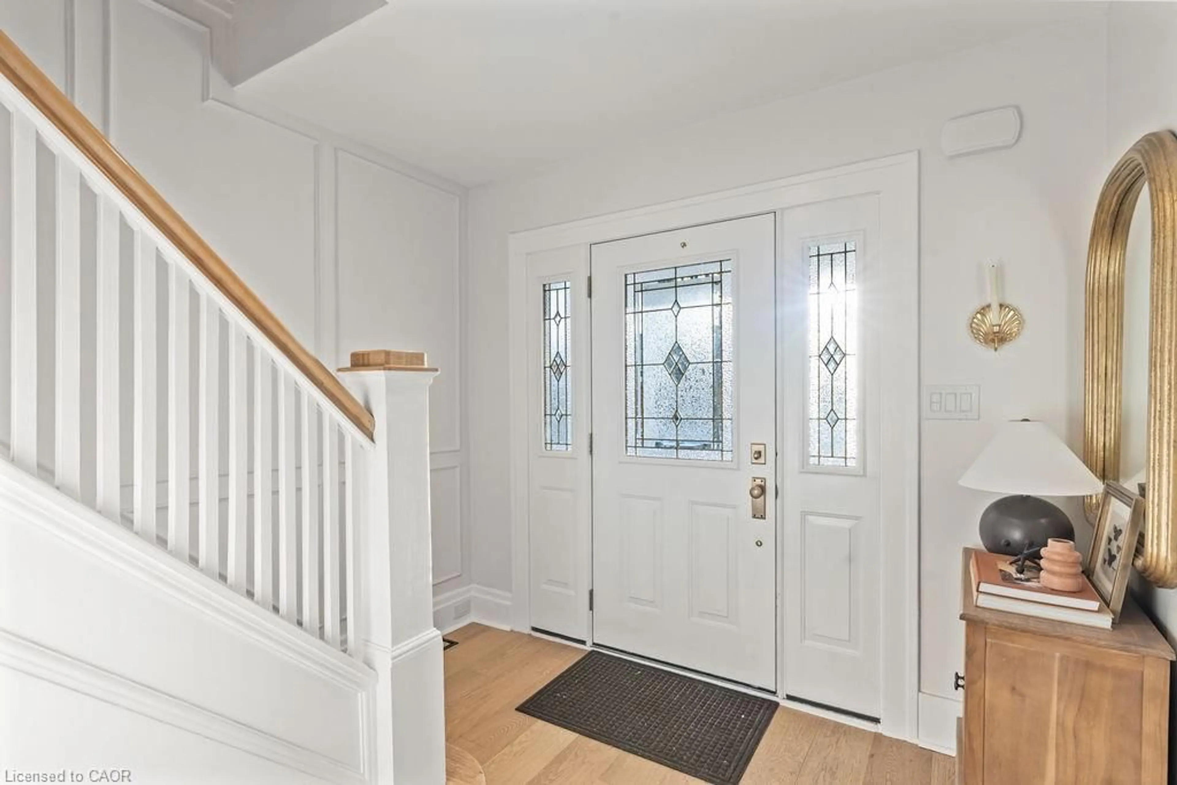 Indoor entryway for 2322 Lincoln Rd, Windsor Ontario N8W 2R5