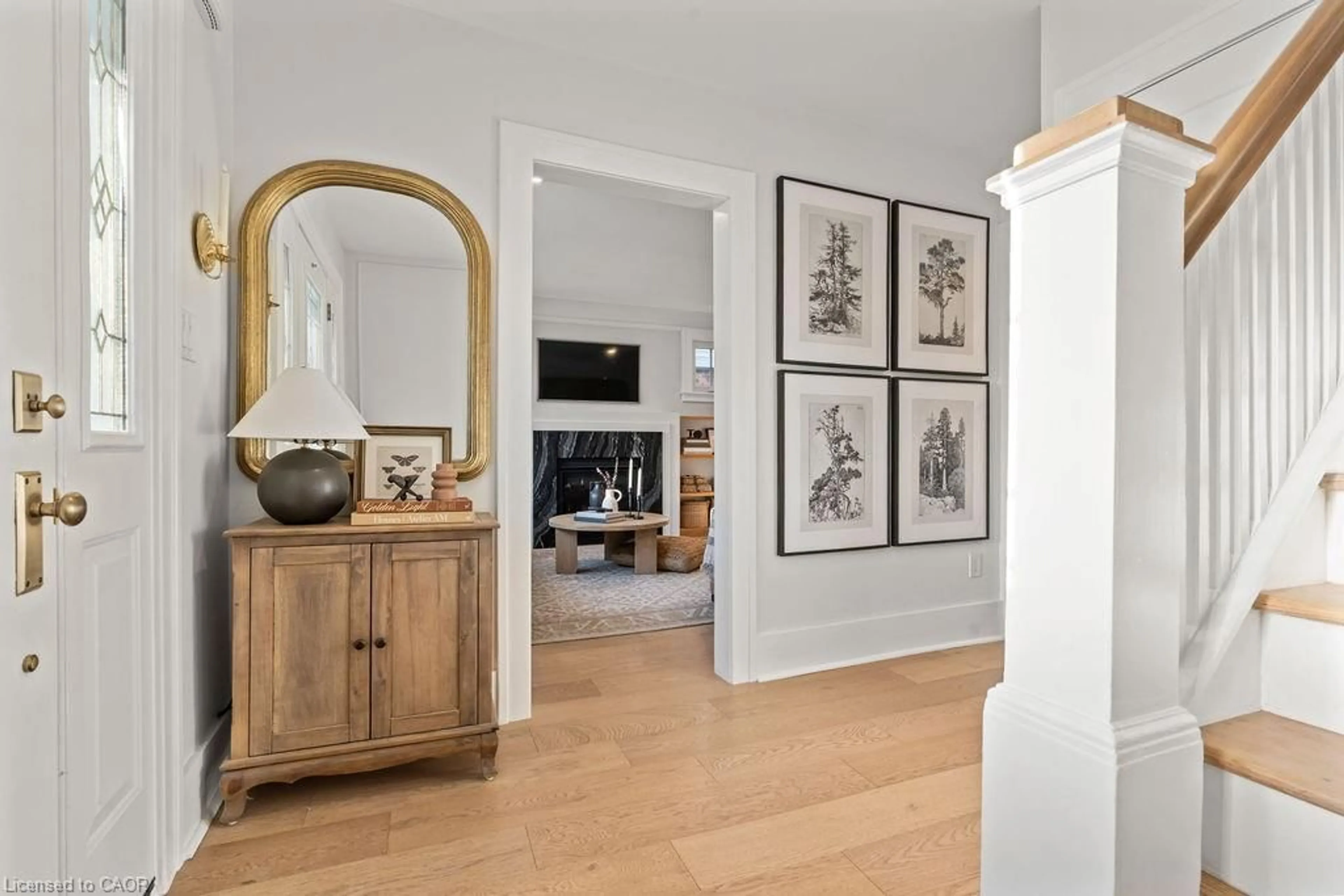 Indoor entryway for 2322 Lincoln Rd, Windsor Ontario N8W 2R5