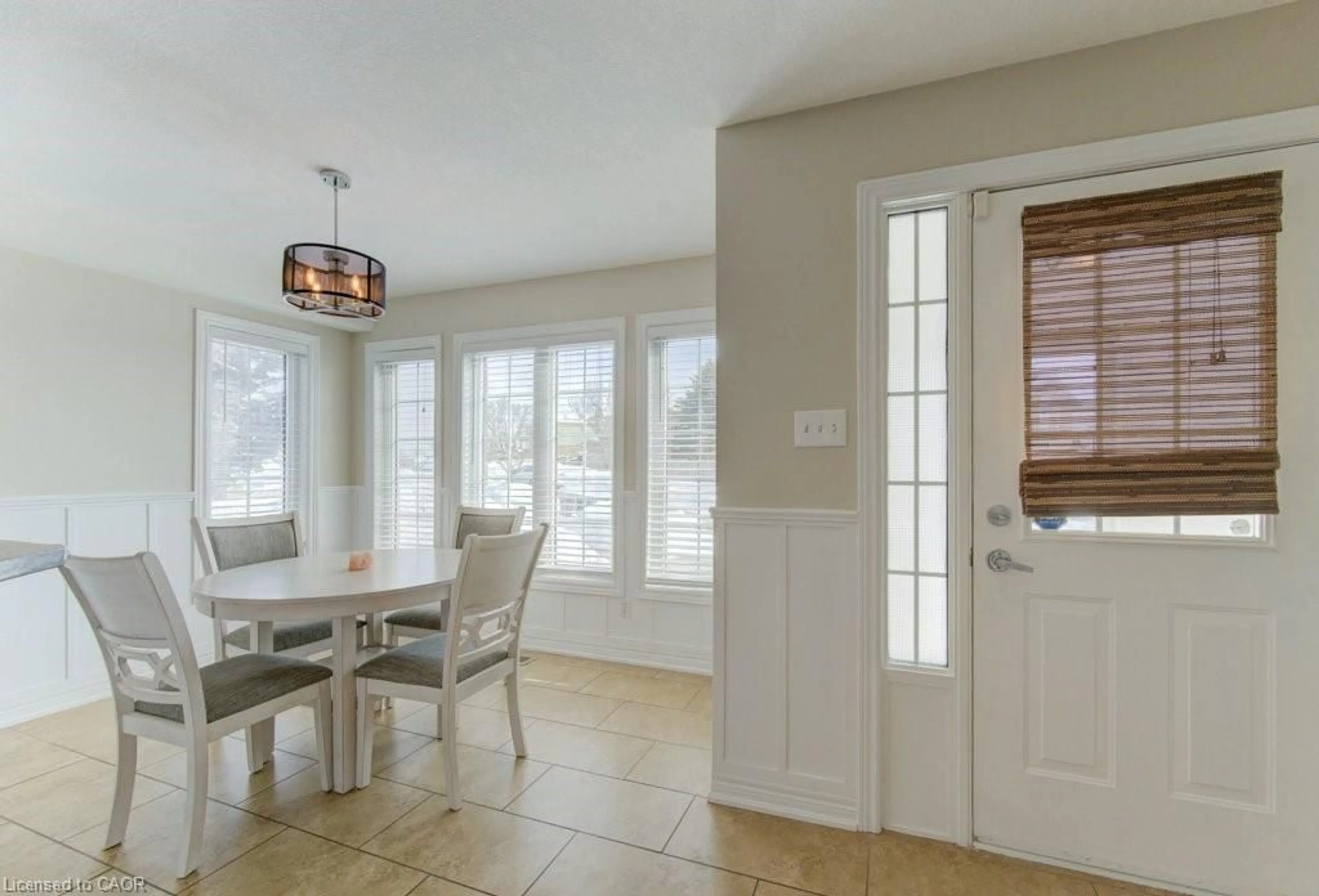 Dining room, ceramic/tile floor for 404 Wake Robin Cres, Kitchener Ontario N2E 3L6
