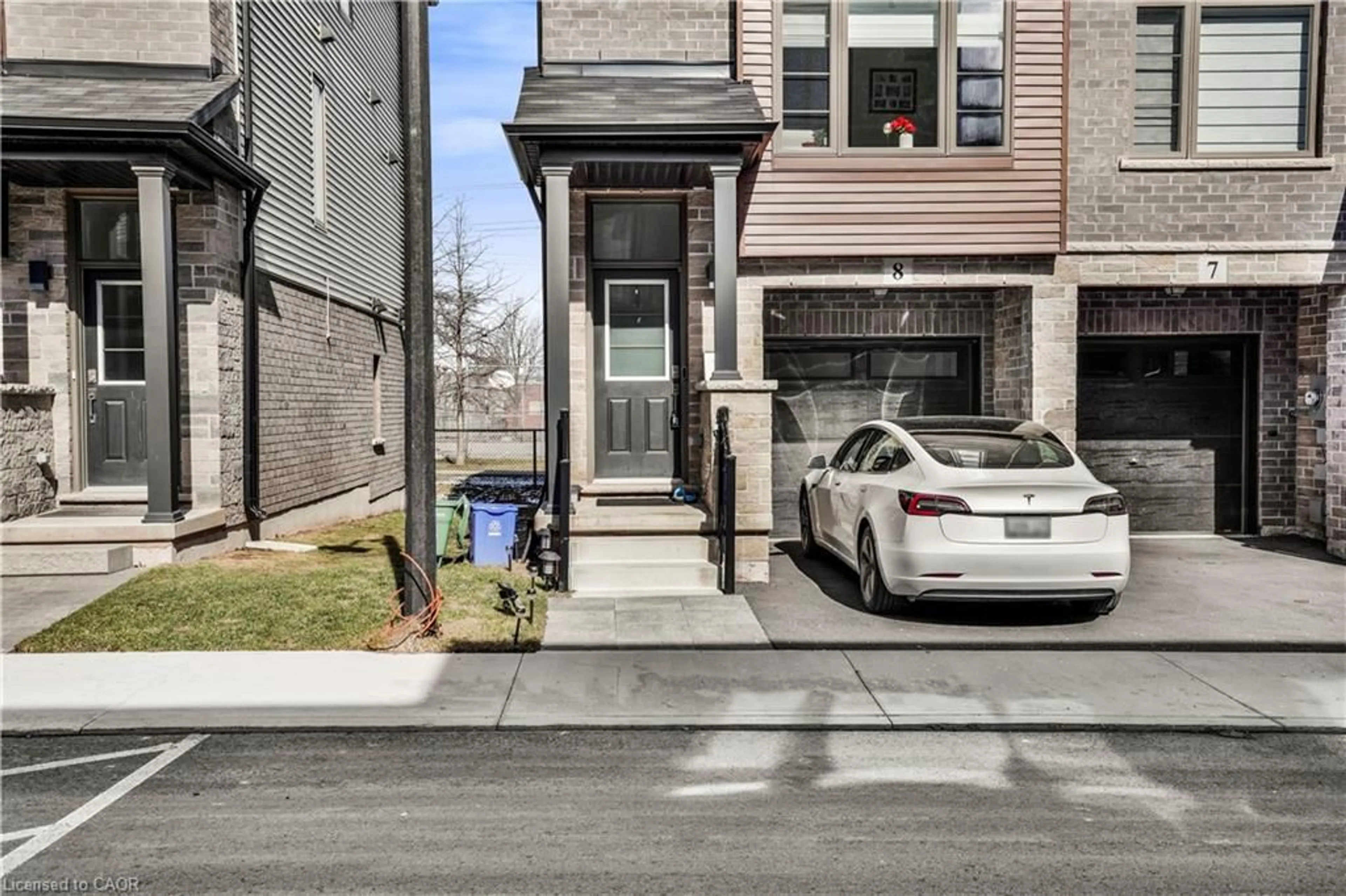Home with brick exterior material, street for 575 Woodward Ave #8, Hamilton Ontario L8H 6P2