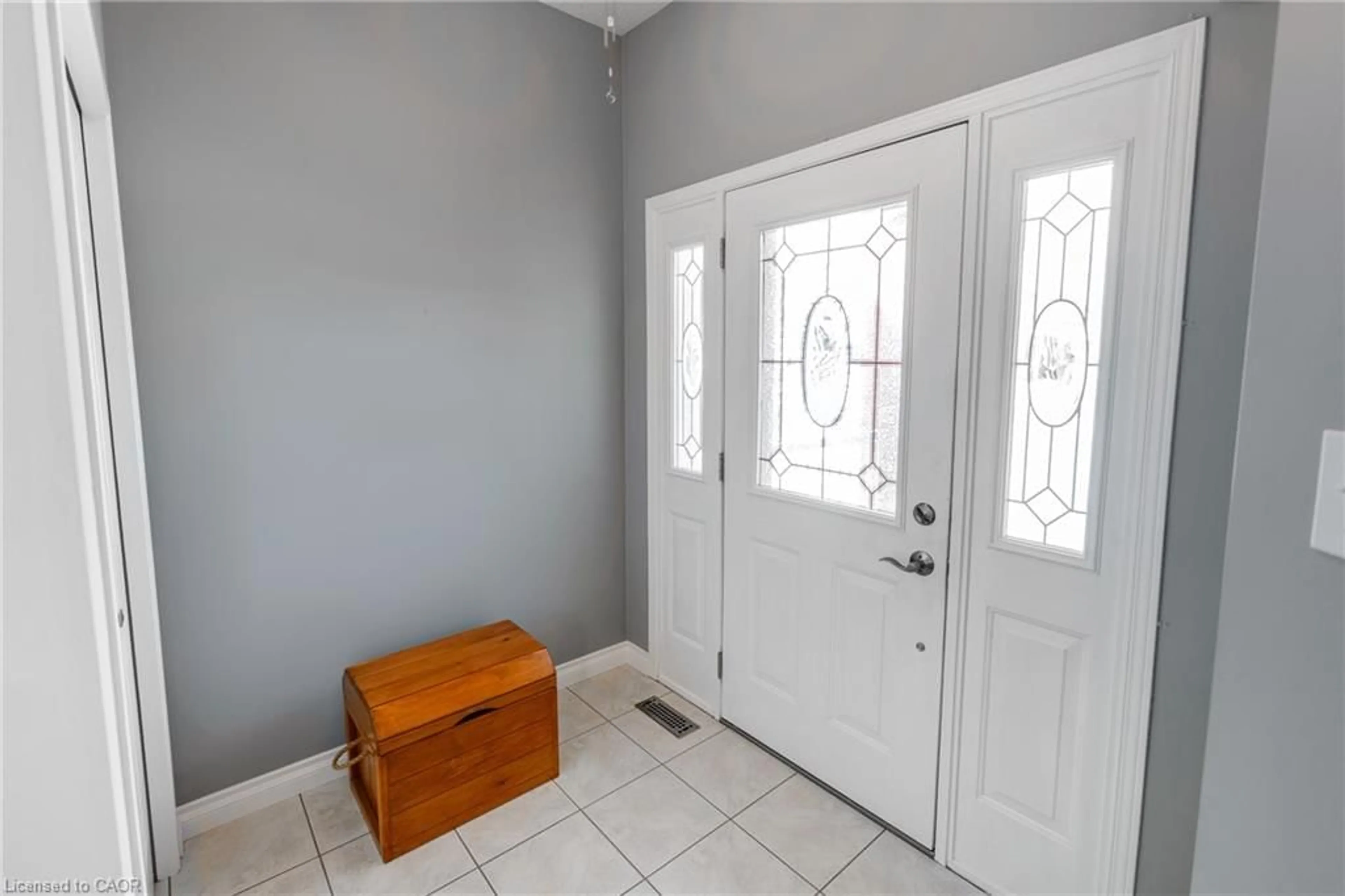 Indoor entryway for 453 Sandy Cove Cres, Waterloo Ontario N2K 4B6