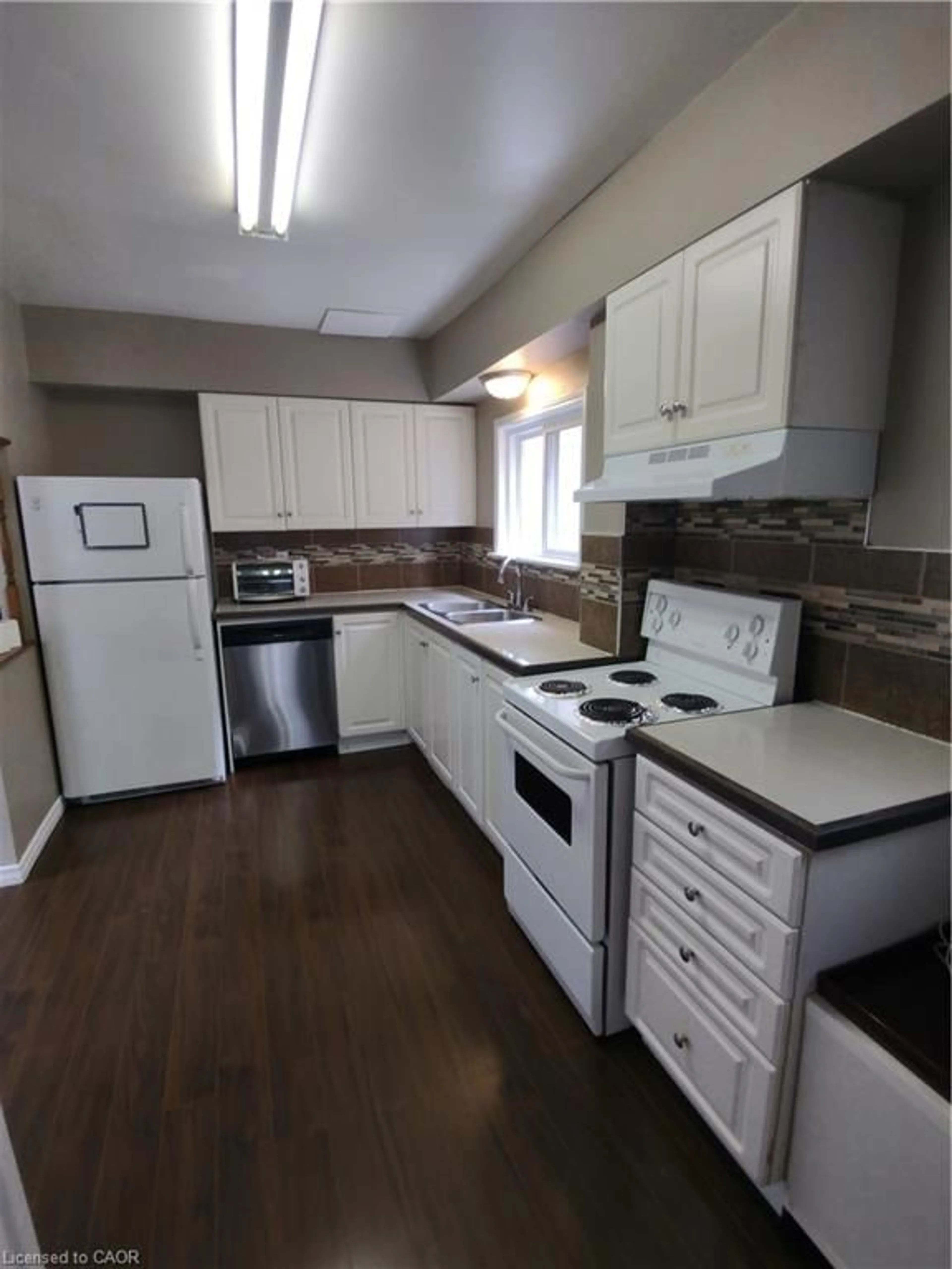 Standard kitchen, wood/laminate floor for 82 Sussex St, Hamilton Ontario L8S 2E3