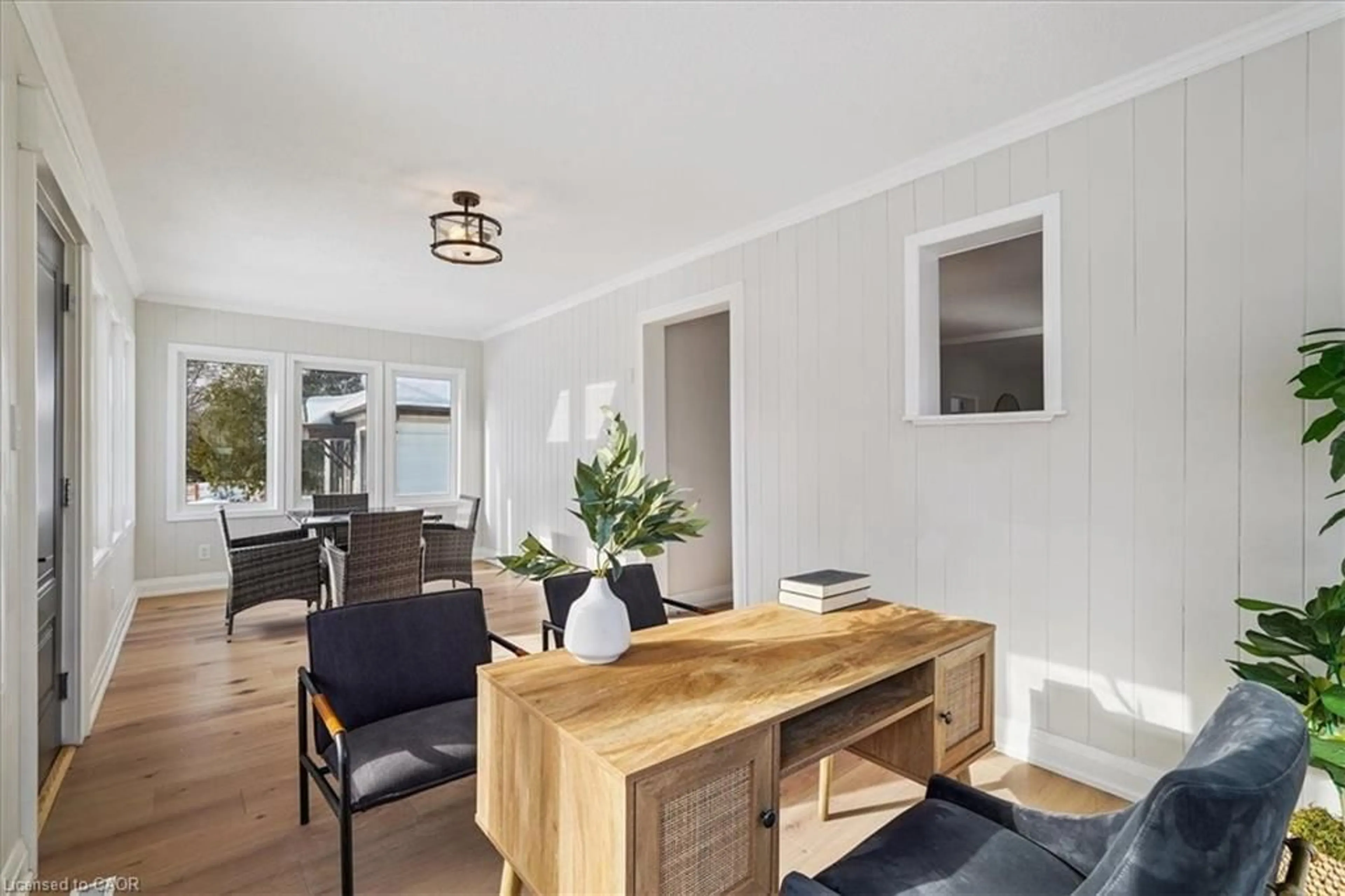 Dining room, wood/laminate floor for 135 Deane Ave, Oakville Ontario L6K 1N2