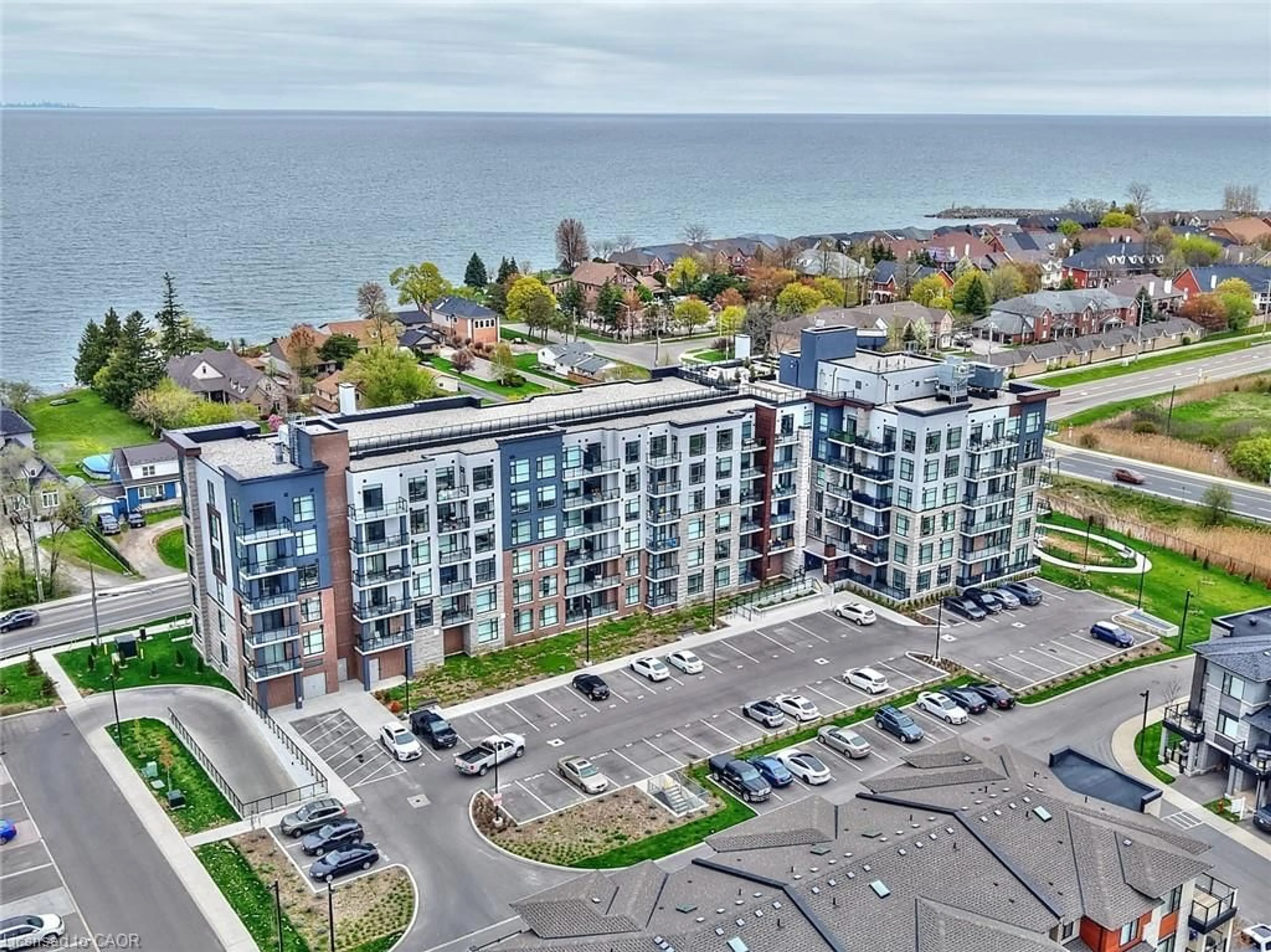 A pic from outside/outdoor area/front of a property/back of a property/a pic from drone, water/lake/river/ocean view for 600 North Service Rd #501, Stoney Creek Ontario L8E 5A7