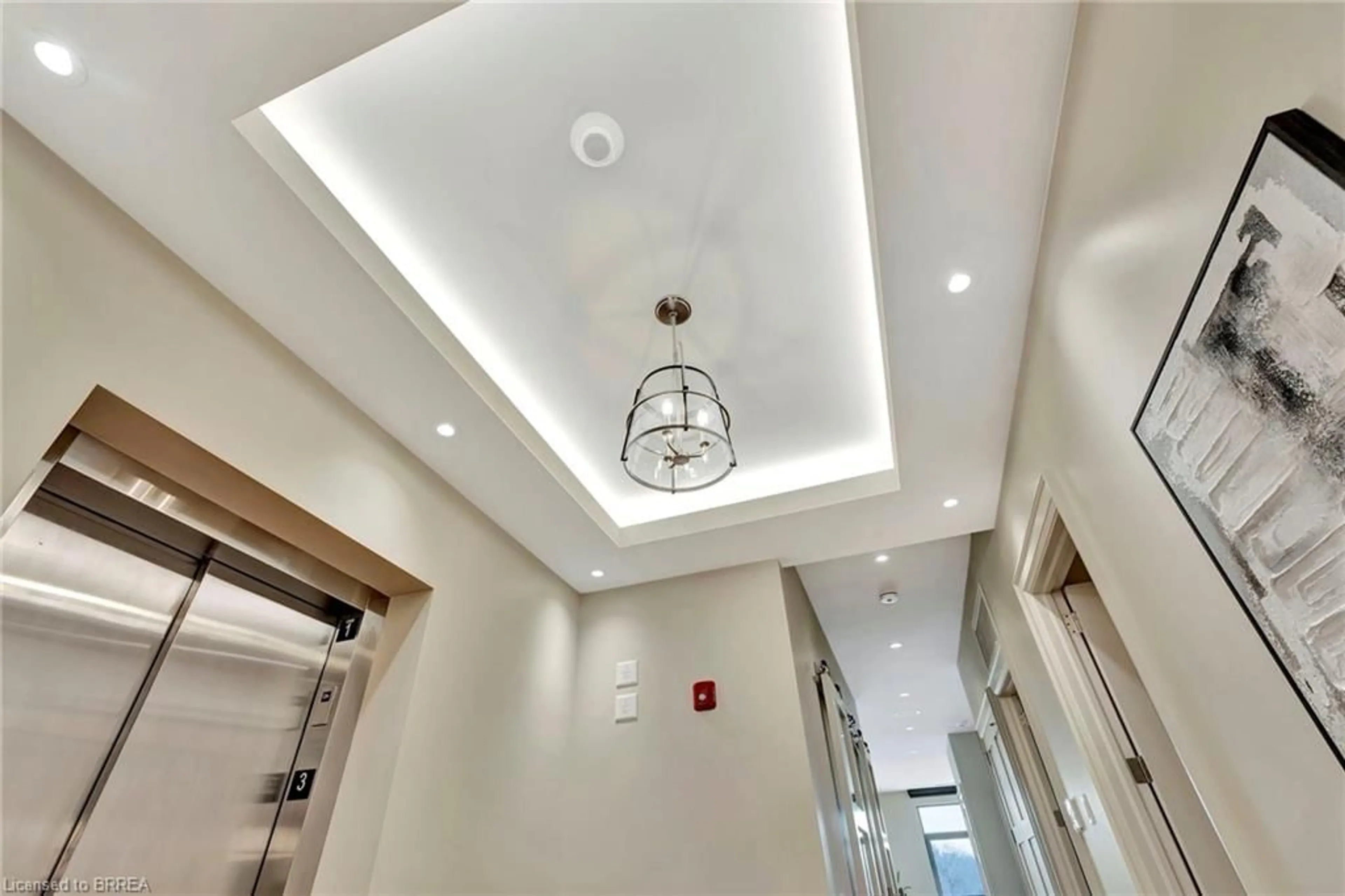 Indoor foyer for 7 Grand River St, Paris Ontario N3L 2L9