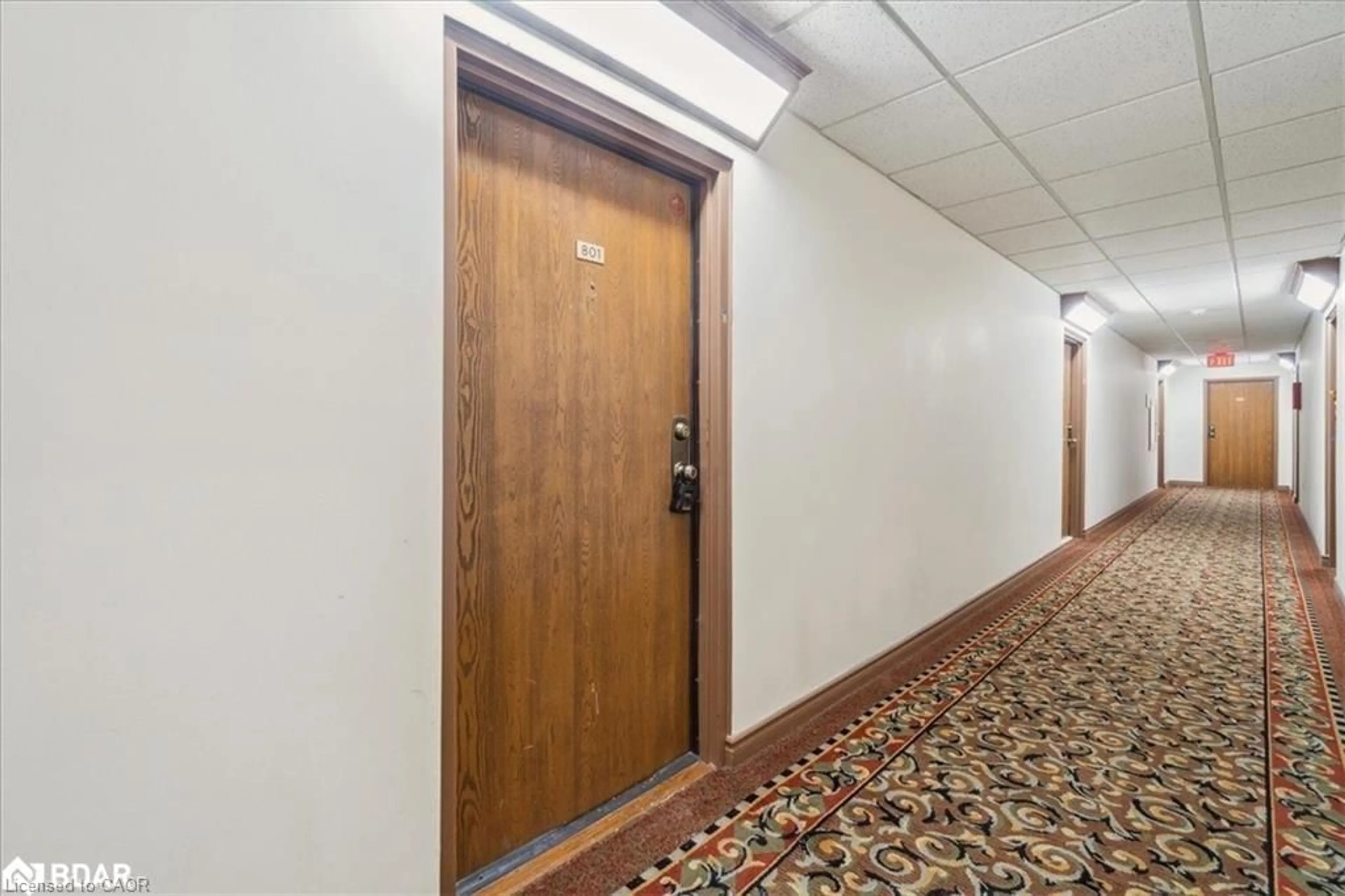 Indoor foyer for 55 Green Valley Dr #801, Kitchener Ontario N2P 1Z6