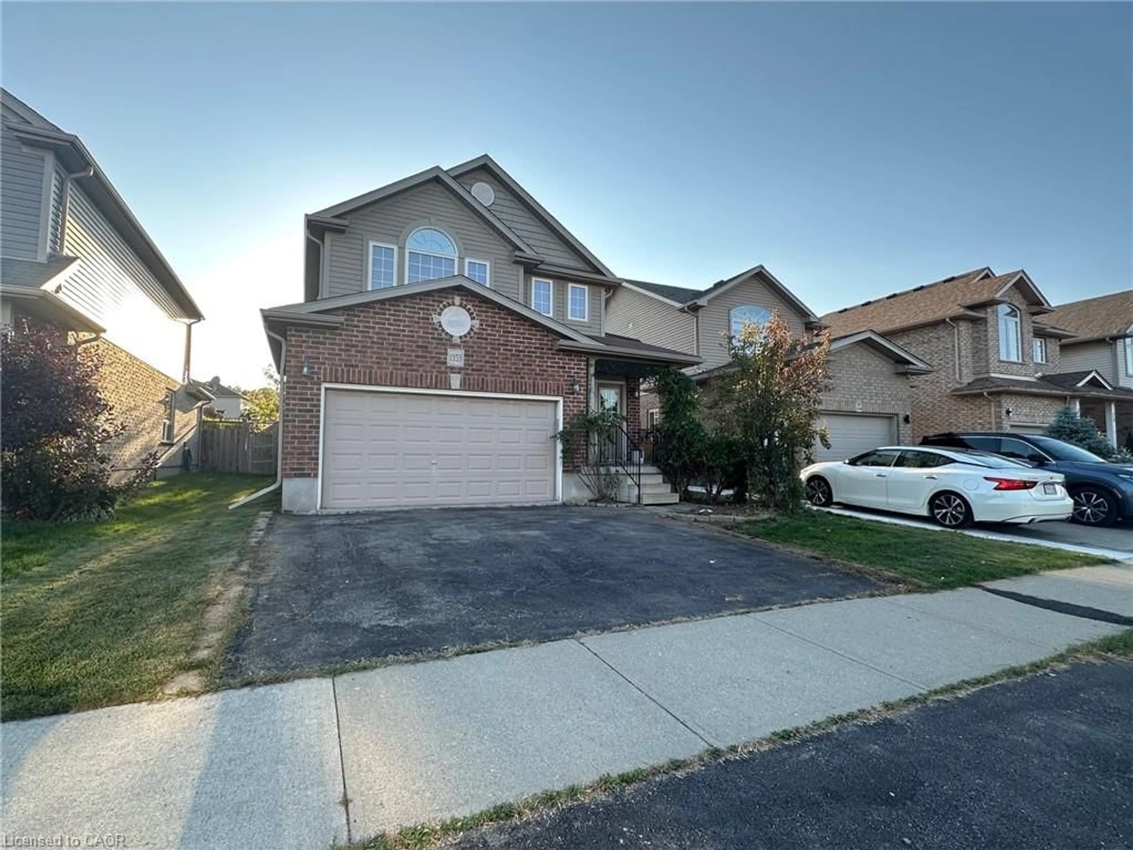 A pic from outside/outdoor area/front of a property/back of a property/a pic from drone, street for 1353 Old Zeller Dr, Kitchener Ontario N2A 0C6