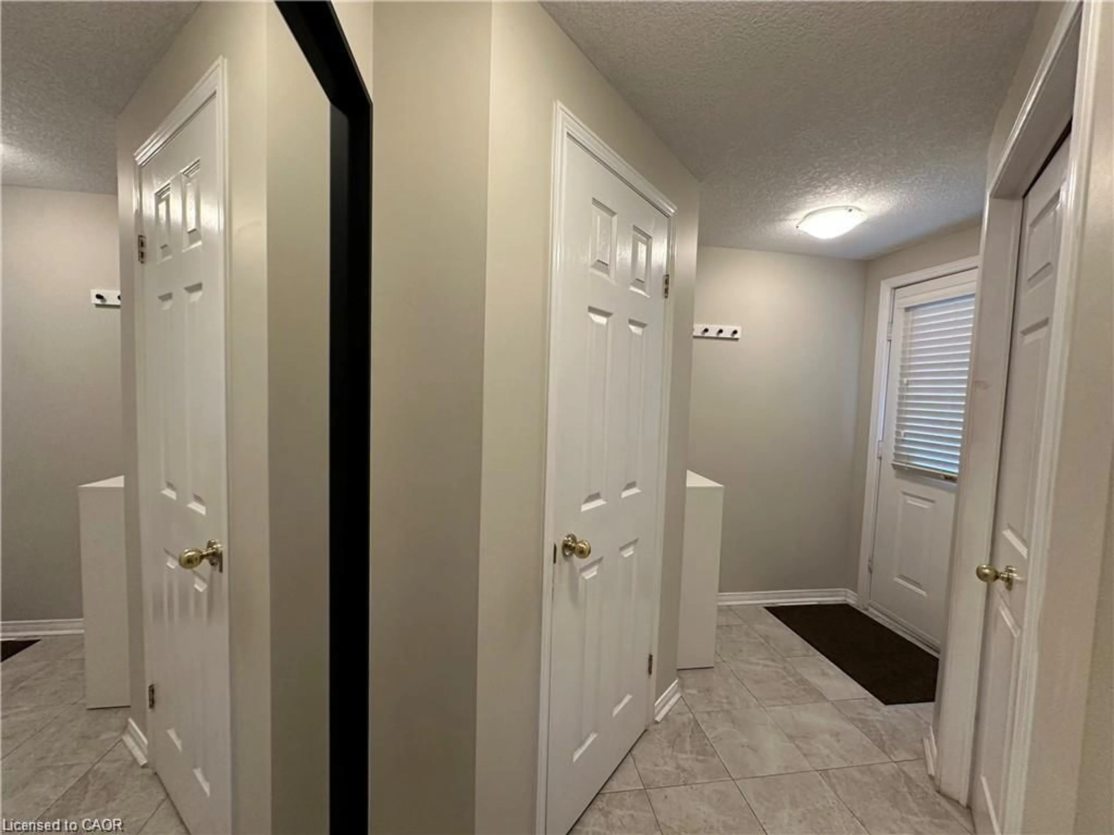 Indoor entryway for 158 Wilderness Dr, Kitchener Ontario N2E 3R7
