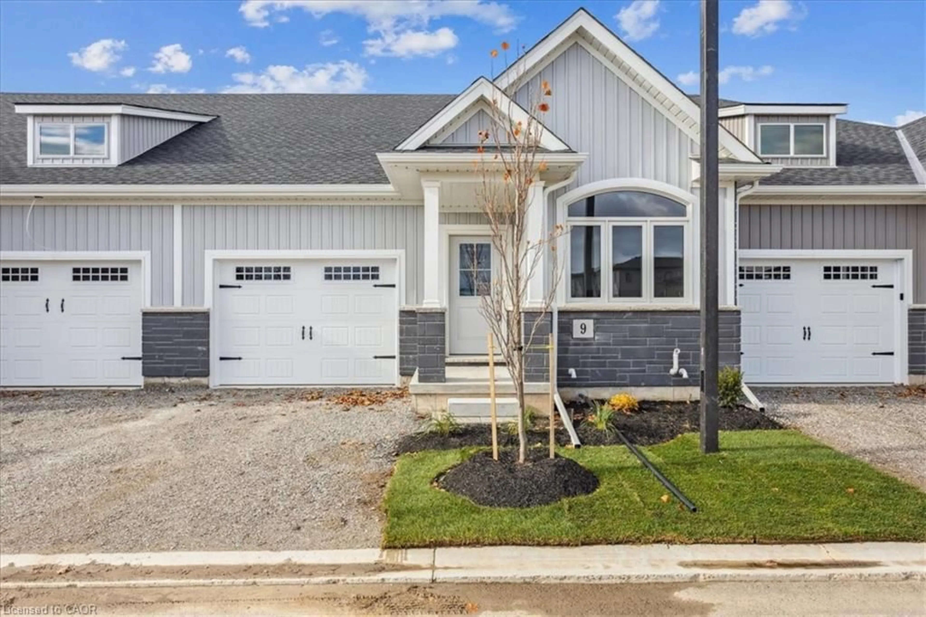 Home with vinyl exterior material, street for 9 Wiley Trail, Welland Ontario L3C 0K5