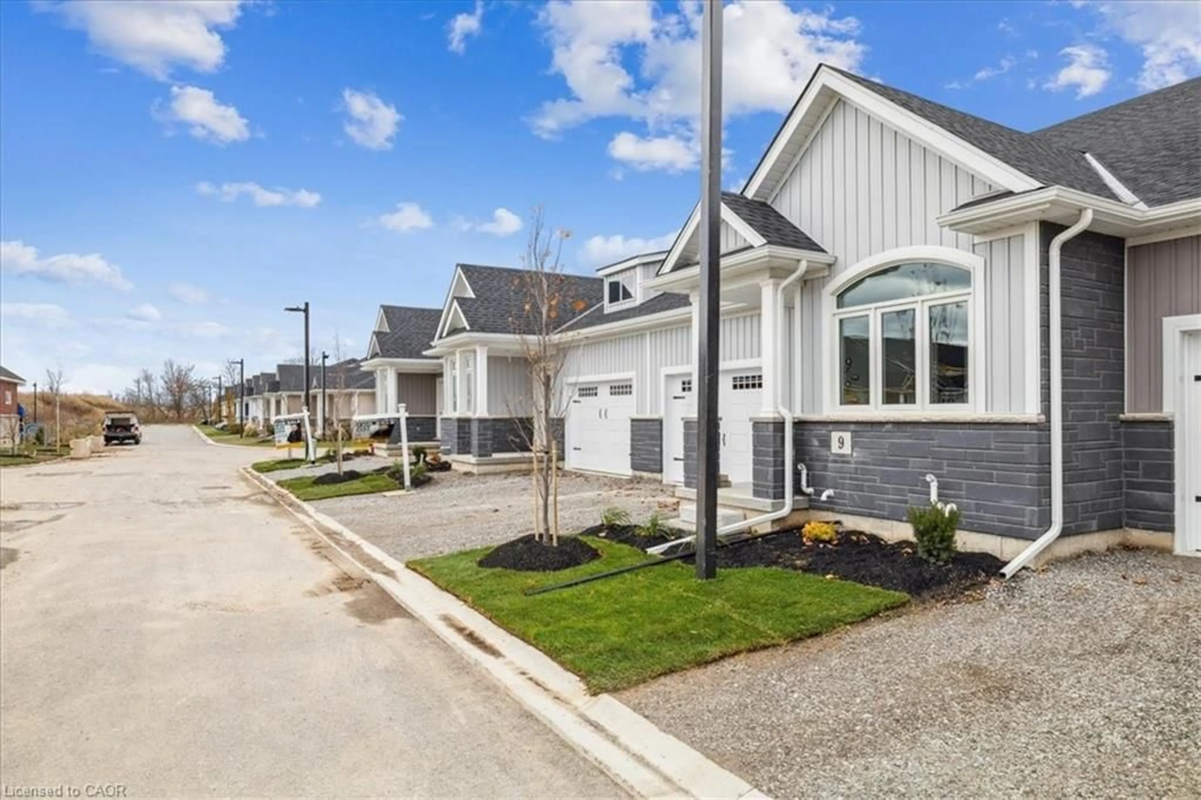 Home with vinyl exterior material, street for 9 Wiley Trail, Welland Ontario L3C 0K5