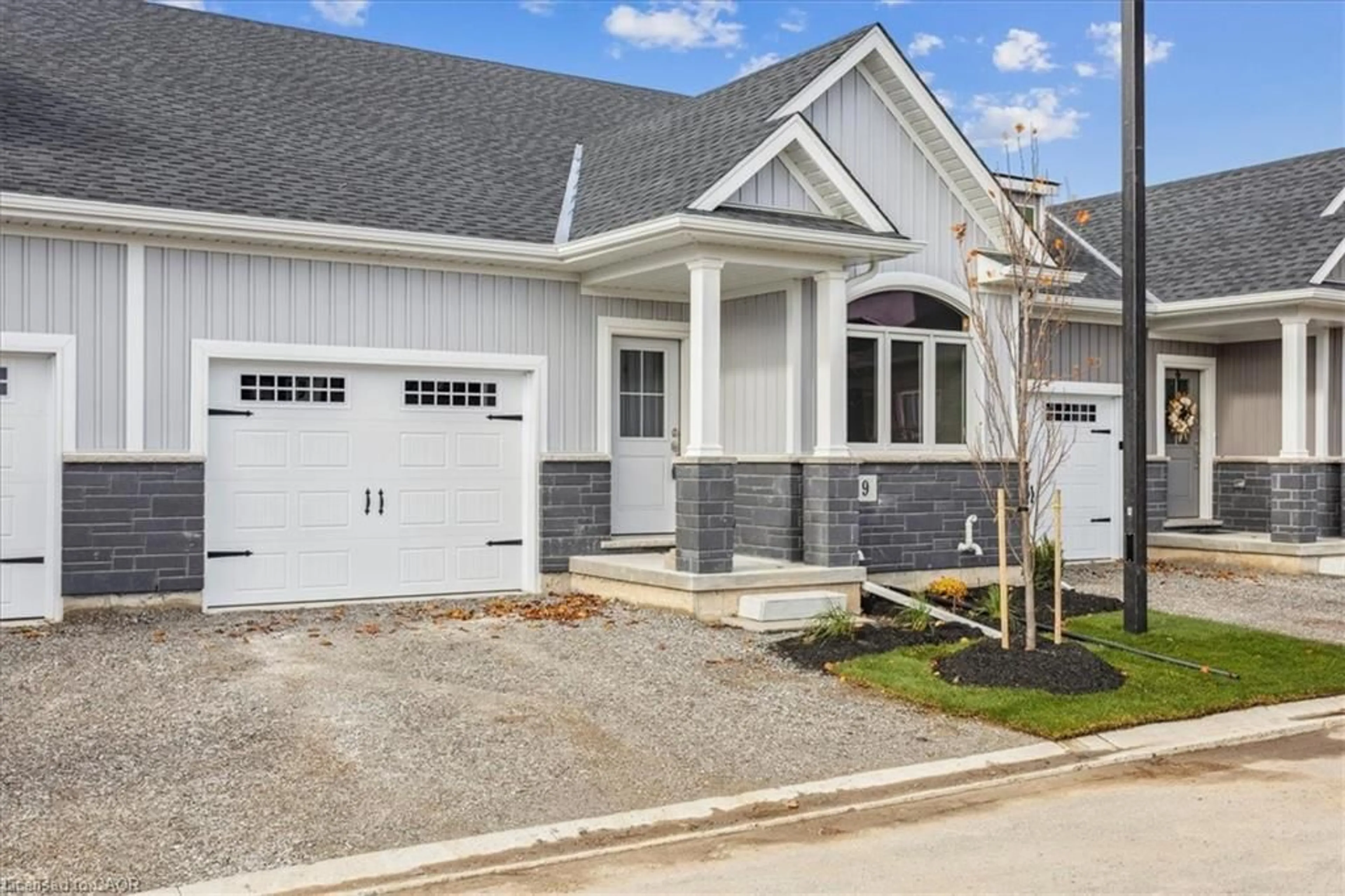 Home with vinyl exterior material, street for 9 Wiley Trail, Welland Ontario L3C 0K5