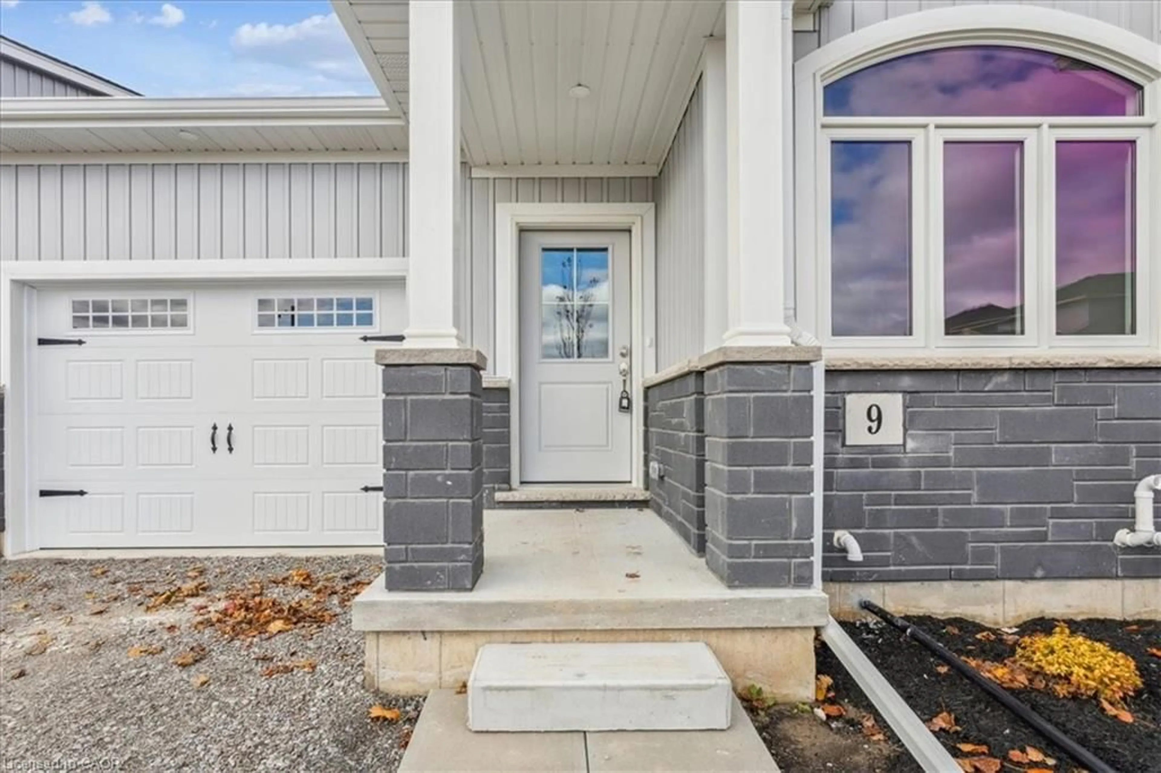 Indoor entryway for 9 Wiley Trail, Welland Ontario L3C 0K5