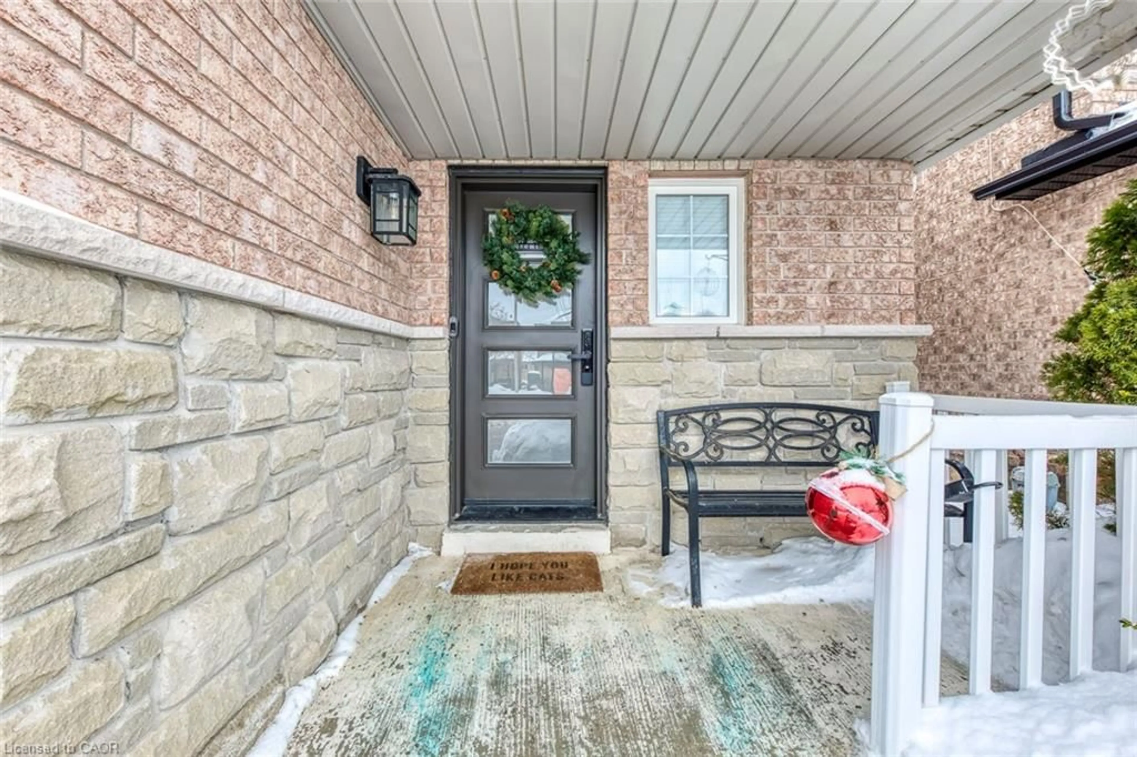 Indoor entryway for 80 Beaverbrook Cres, Maple Ontario L6A 3T3