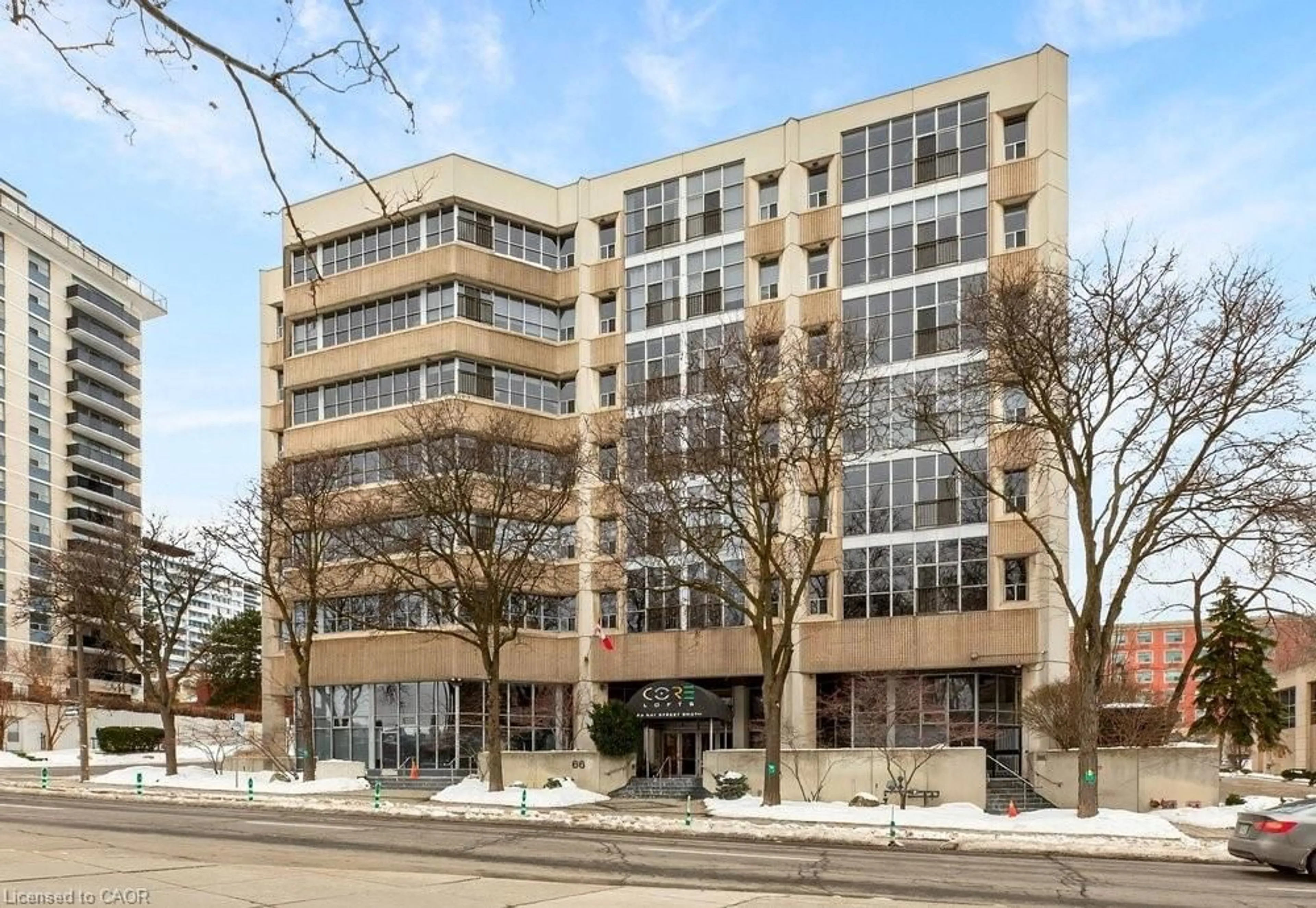 Indoor foyer for 66 Bay St #401, Hamilton Ontario L8P 4Z6