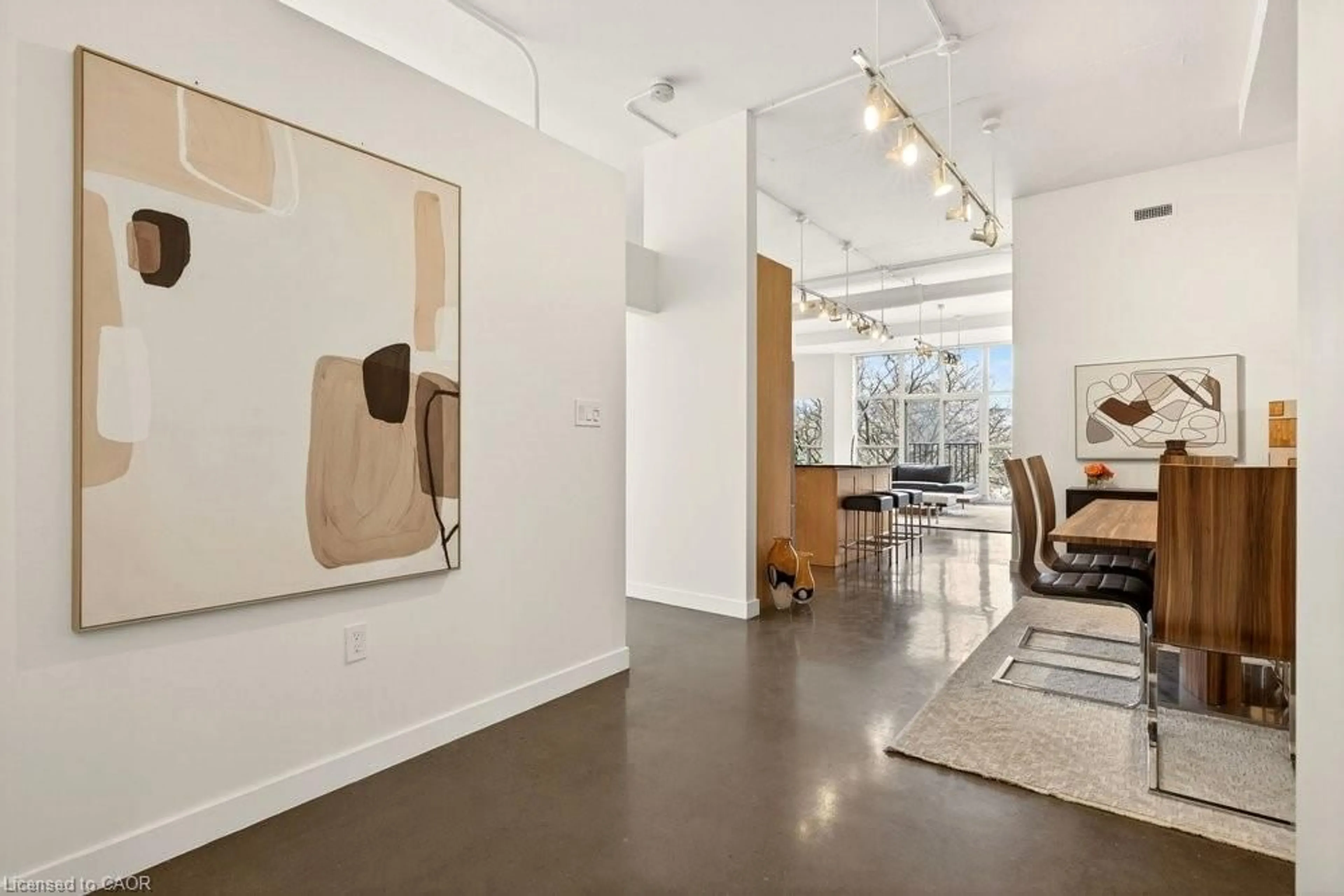 Indoor foyer for 66 Bay St #401, Hamilton Ontario L8P 4Z6