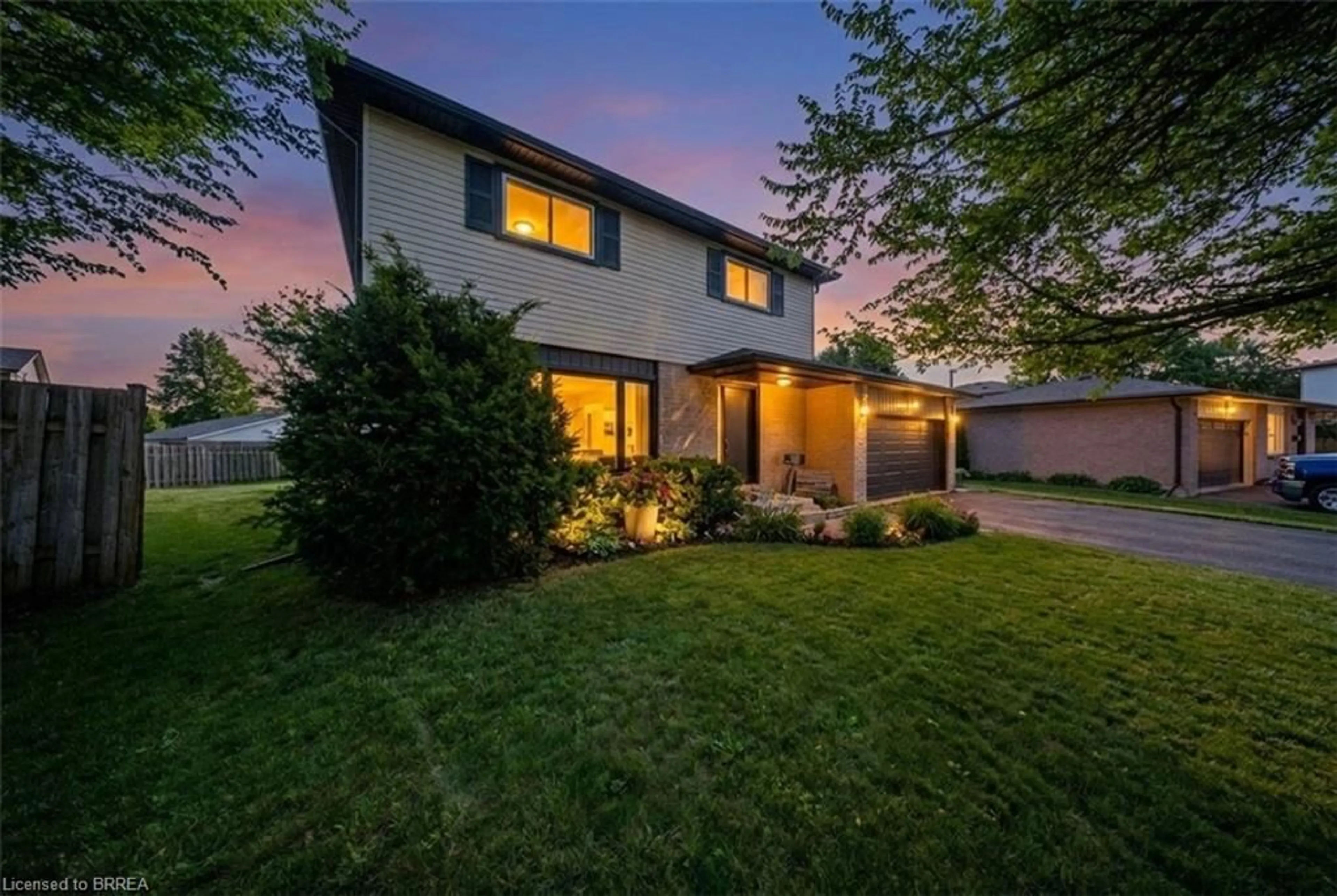 Home with brick exterior material, street for 35 Rose Crt, Paris Ontario N3L 3T9