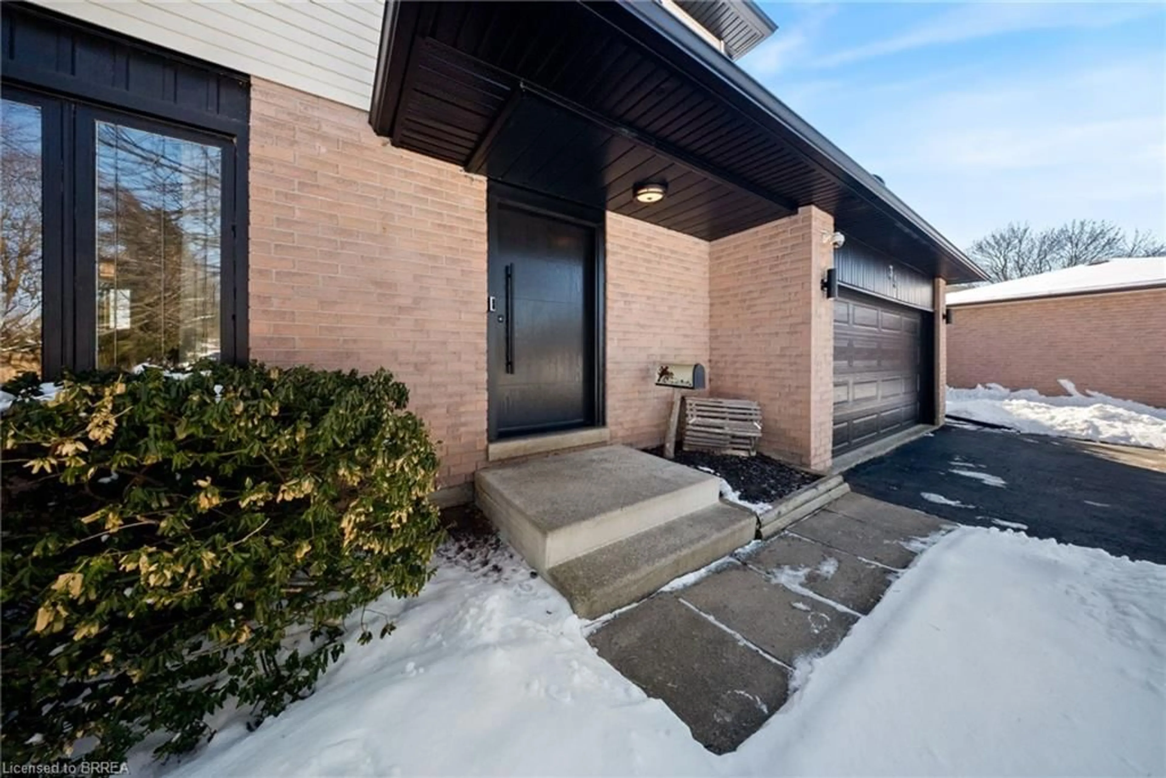 Unknown for 35 Rose Crt, Paris Ontario N3L 3T9