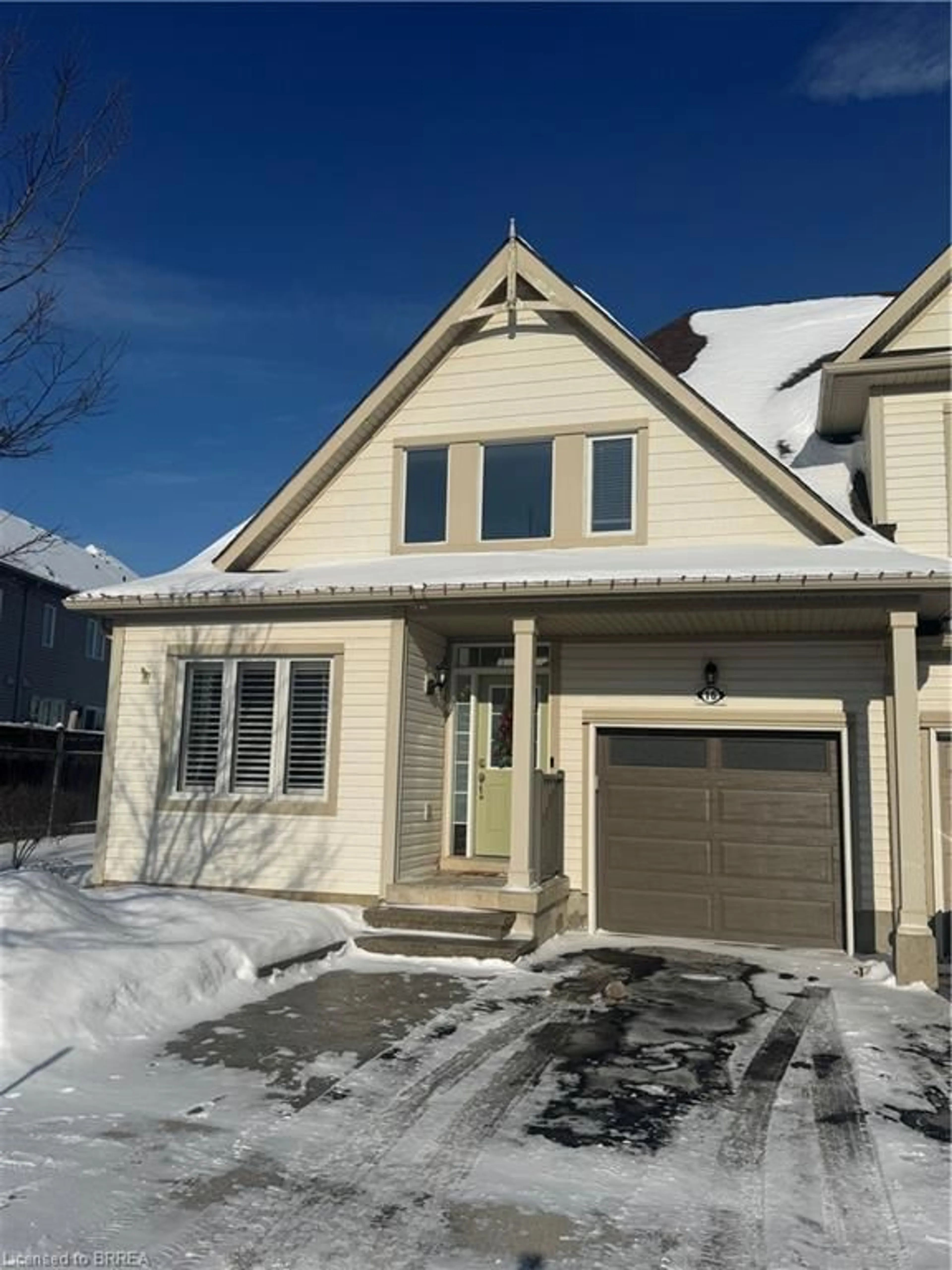 Home with vinyl exterior material, street for 16 Dwyer Crt, Brantford Ontario N3T 0G8