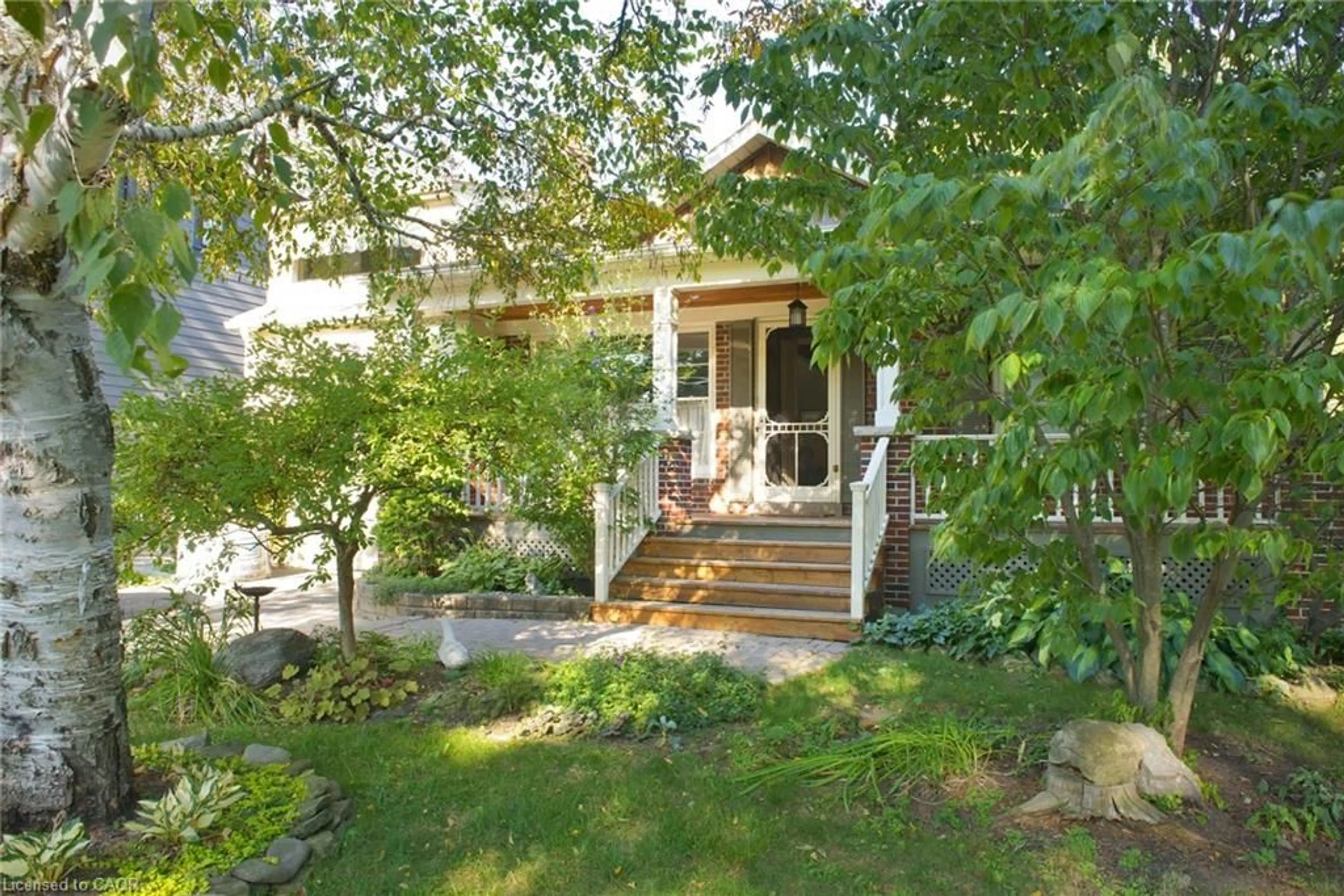 Patio, street for 74 Wanita Rd, Mississauga Ontario L5G 1B6