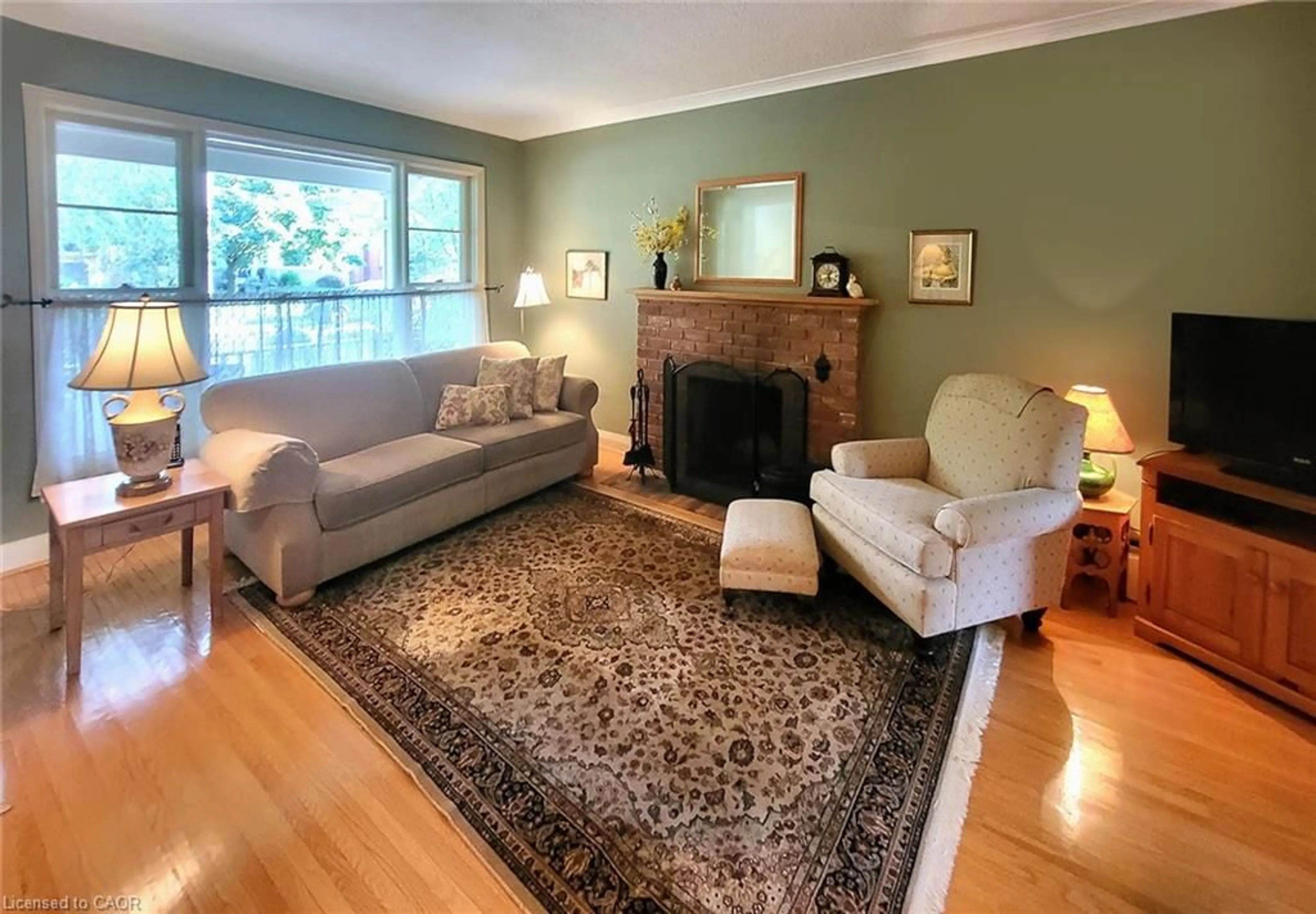 Living room with furniture, unknown for 74 Wanita Rd, Mississauga Ontario L5G 1B6