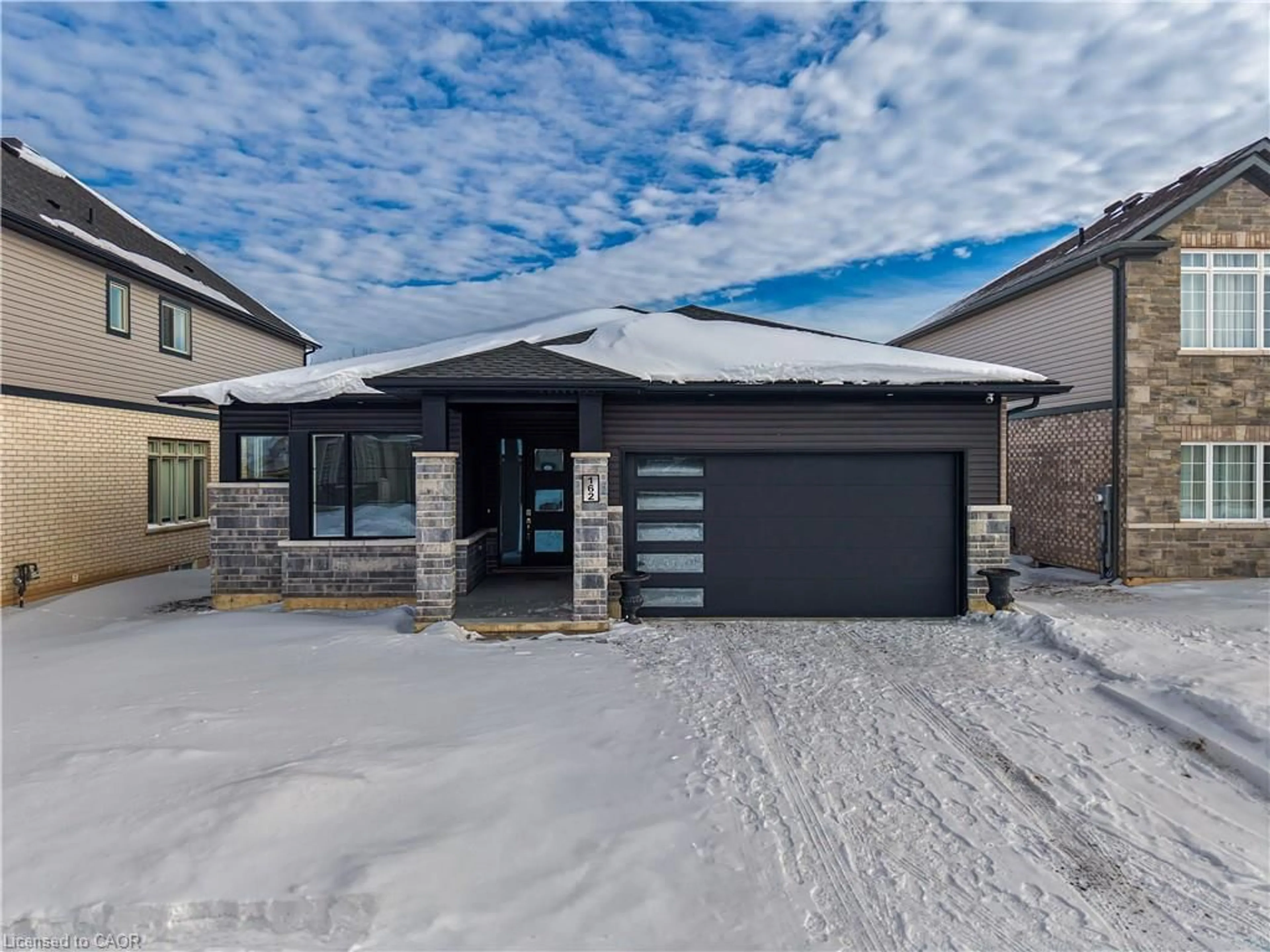 Home with brick exterior material, street for 162 Westcott Rd, Welland Ontario L3C 0K9