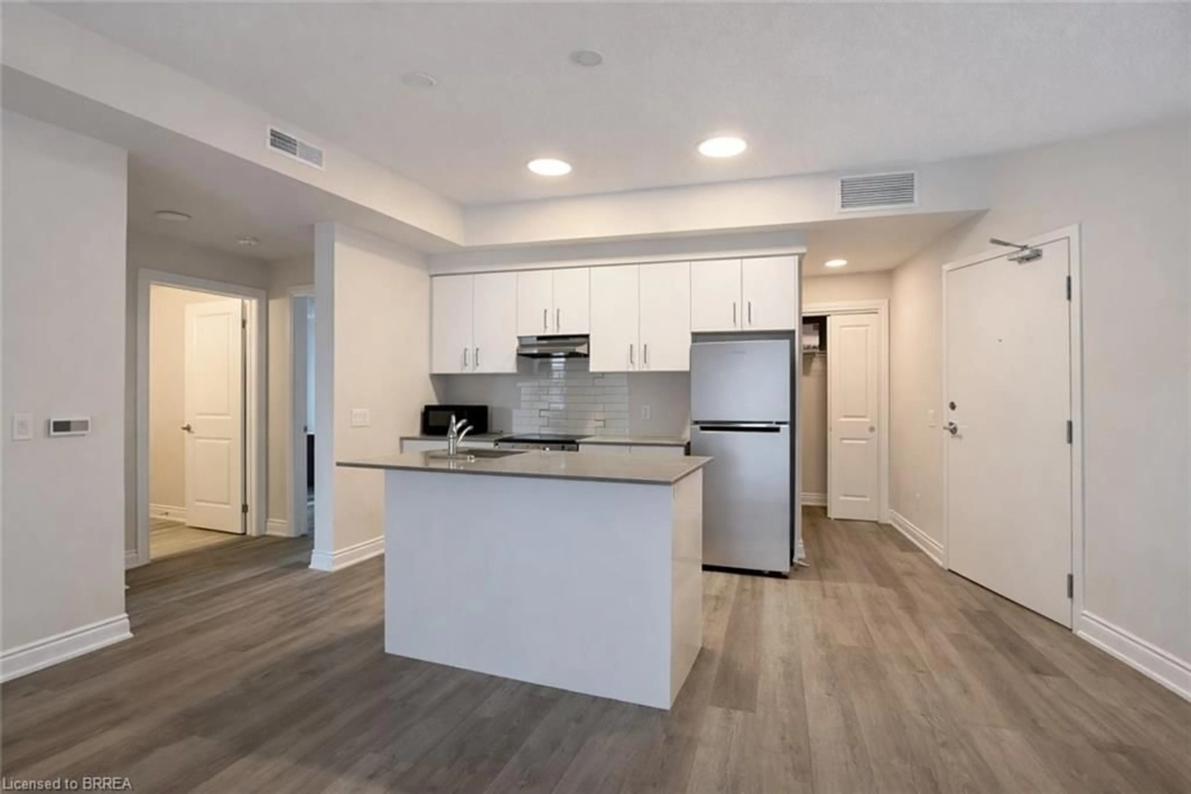 Open concept kitchen, unknown for 259 King St #1C, Stoney Creek Ontario L8G 1L9