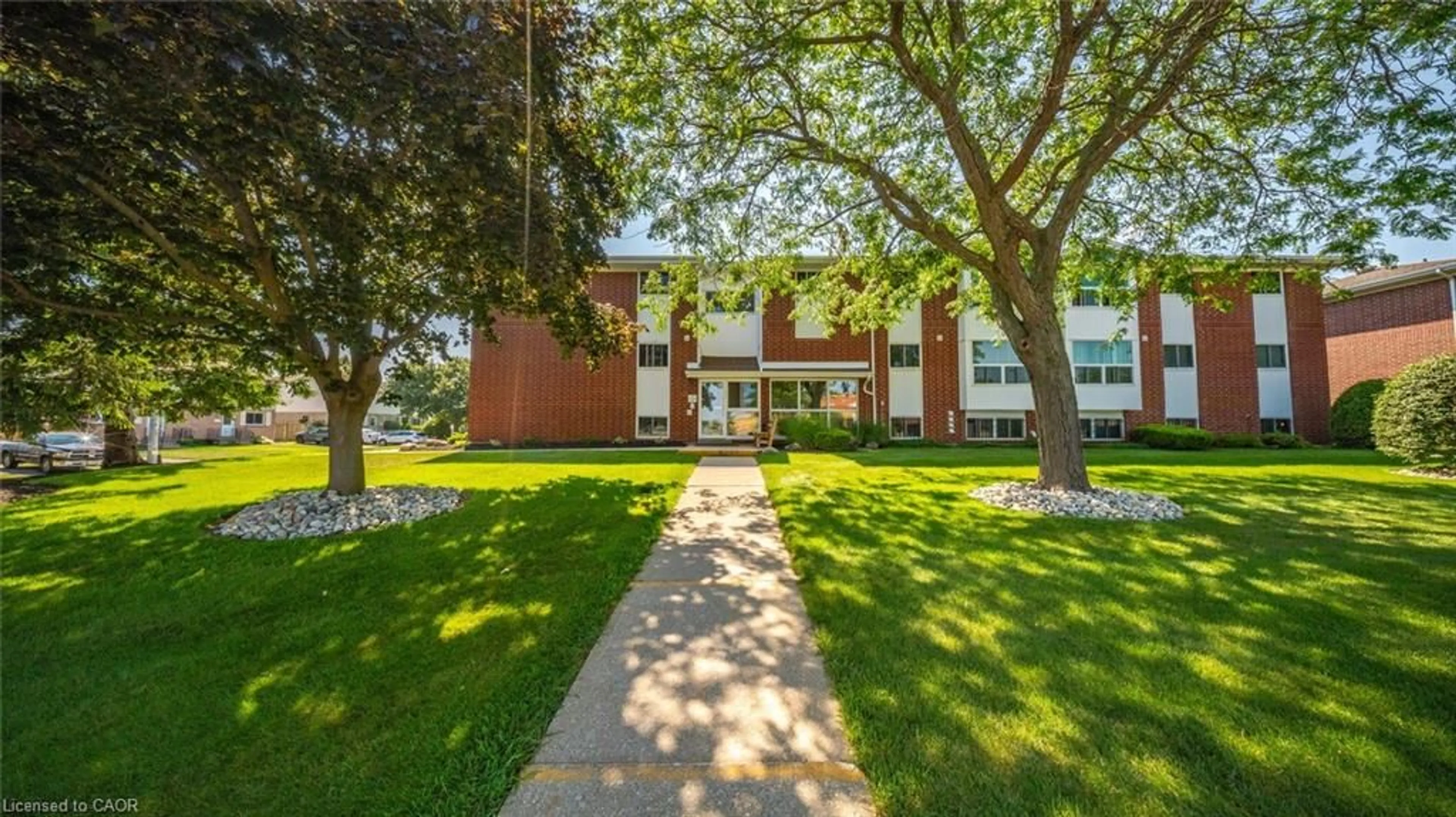 Indoor foyer for 60 Donly Dr #303, Simcoe Ontario N3Y 5K3