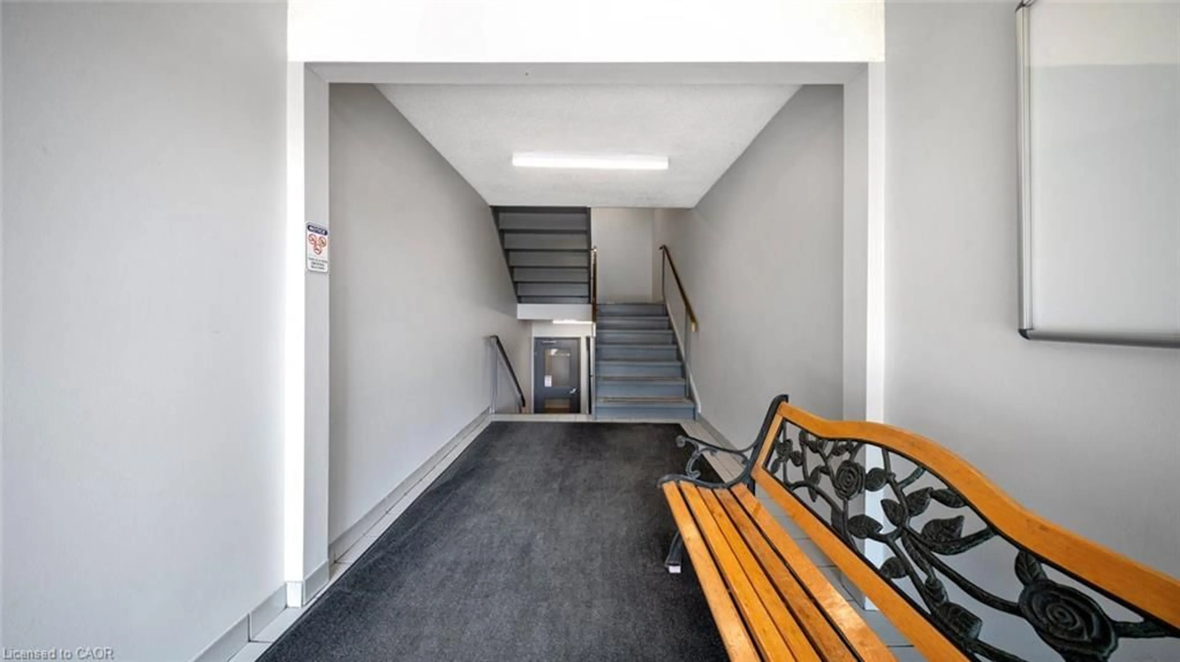 Indoor foyer for 60 Donly Dr #303, Simcoe Ontario N3Y 5K3