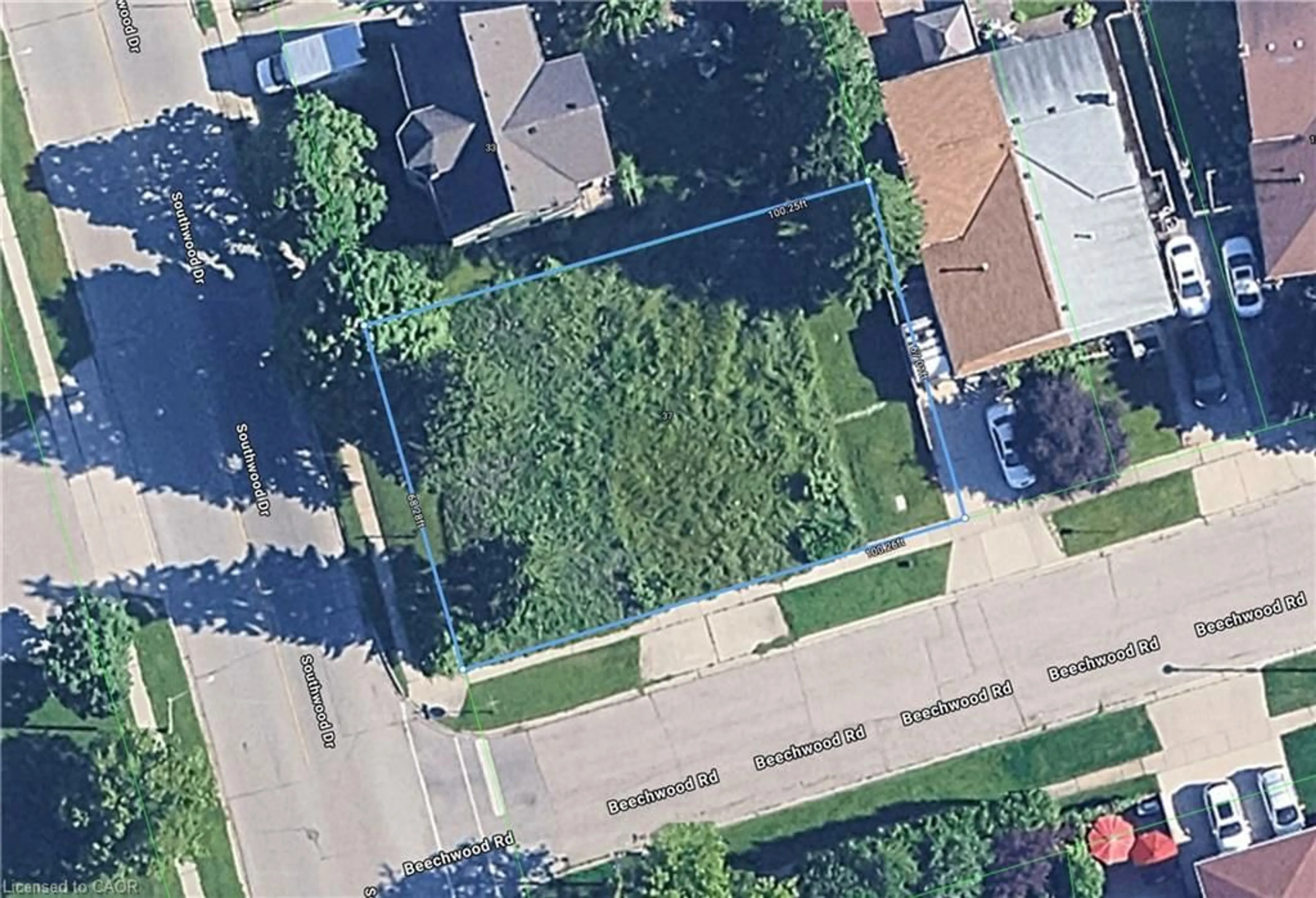 A pic from outside/outdoor area/front of a property/back of a property/a pic from drone, street for 37 Southwood Dr, Cambridge Ontario N1S 3S3